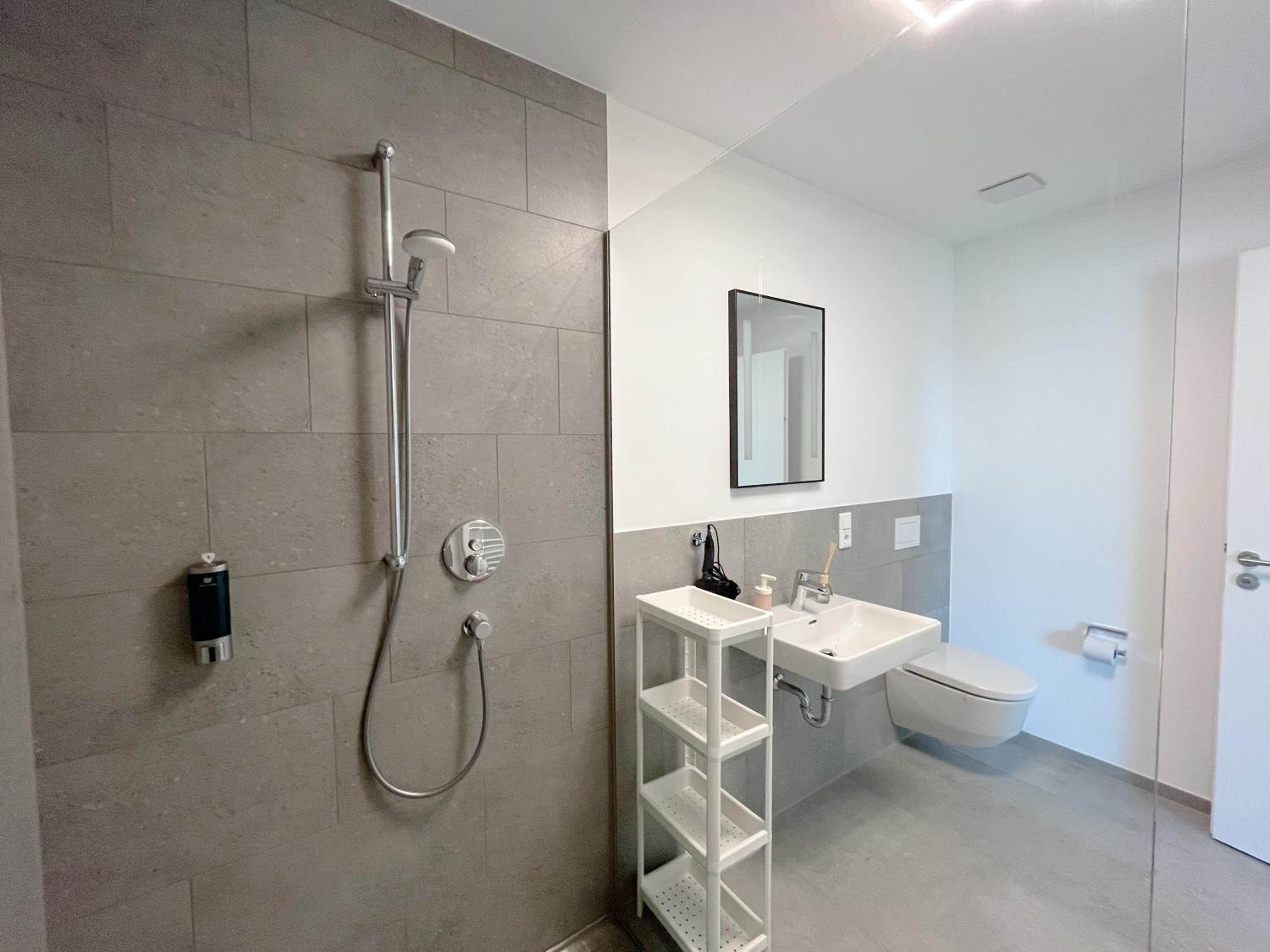 Moderne Apartments im Herzen der Stadt I private Tiefgarage mit Ladesäulen I home2share