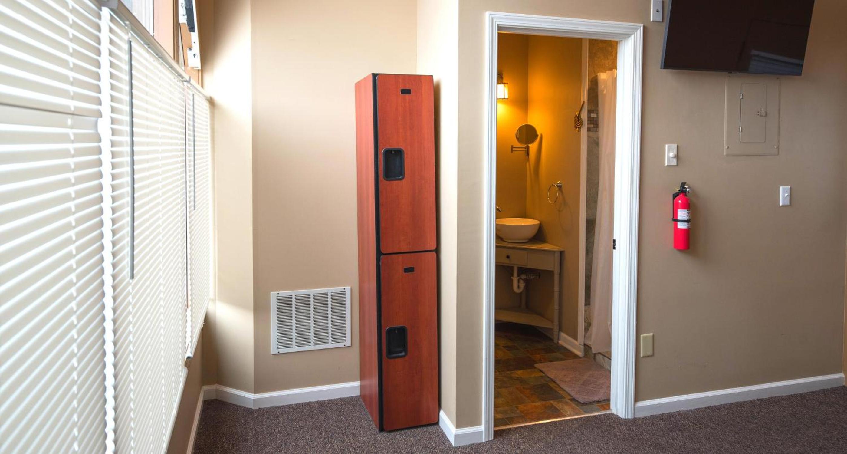 Bloomington Vacations - Wine View Room - Property Image 3