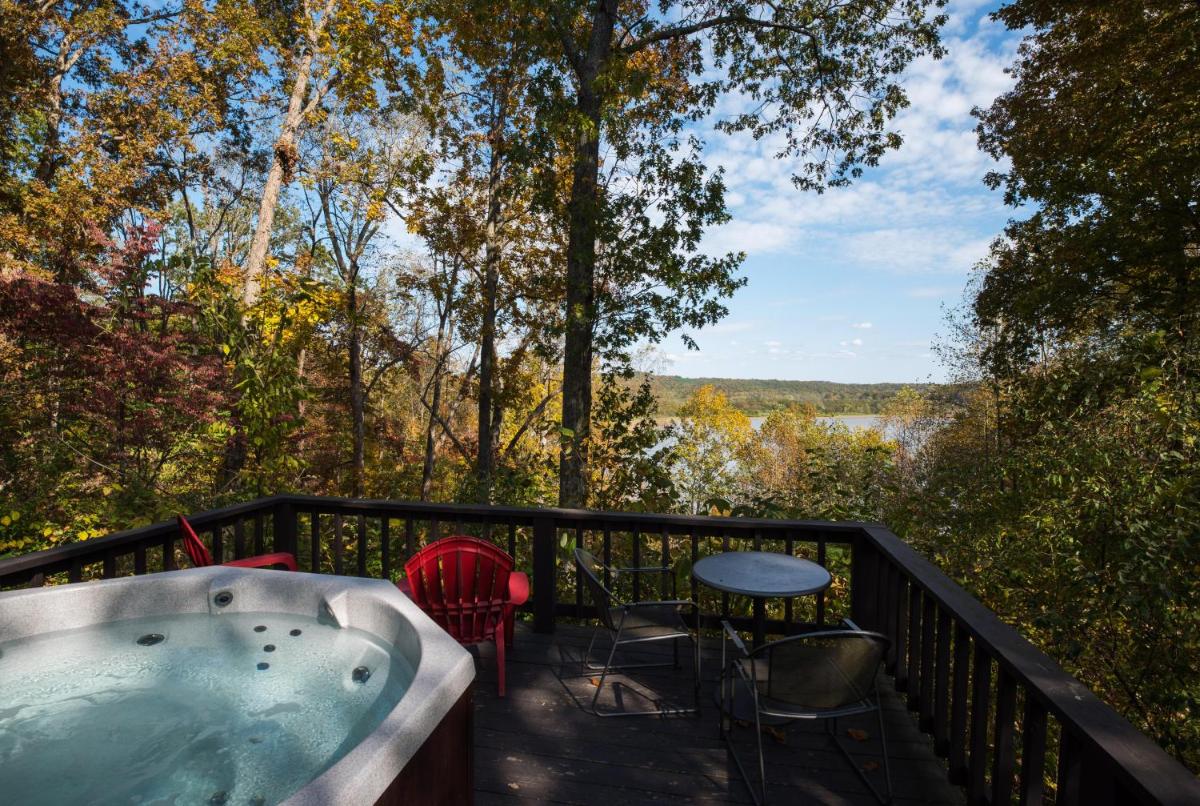 Bloomington Vacations - Lake House - Property Image 2