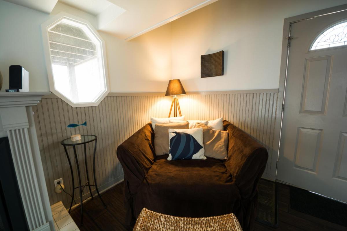 Bloomington Vacations - Lake House - Property Image 3