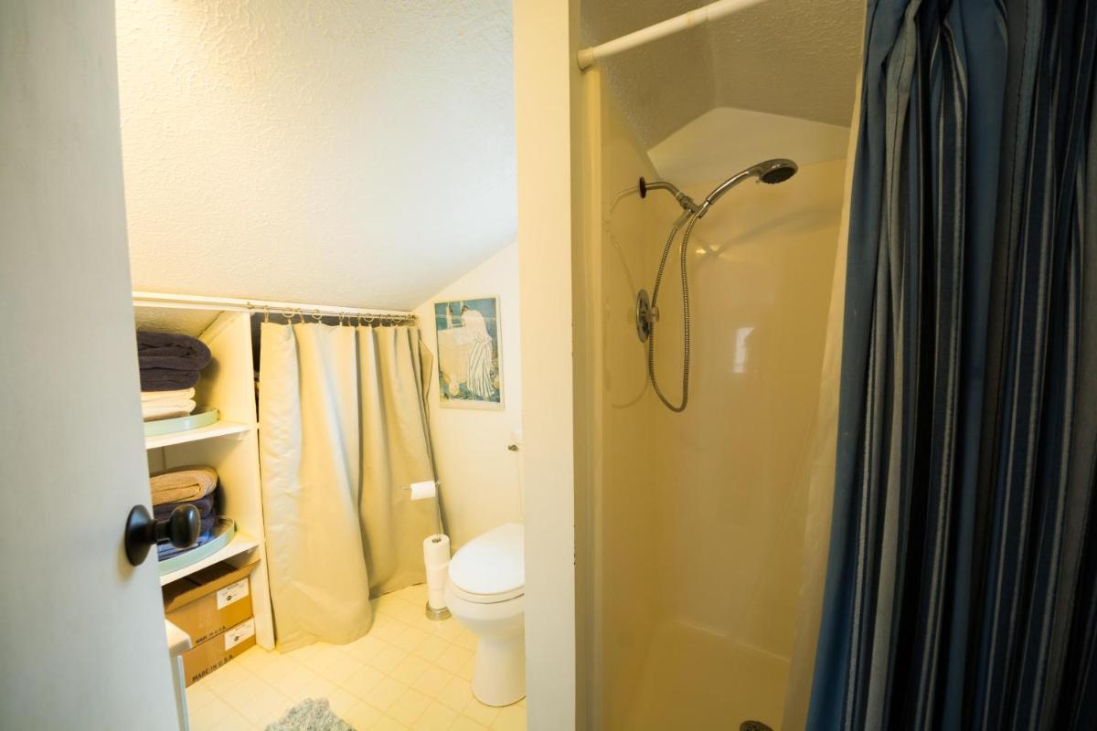 Bloomington Vacations - Lake House - Property Image 4