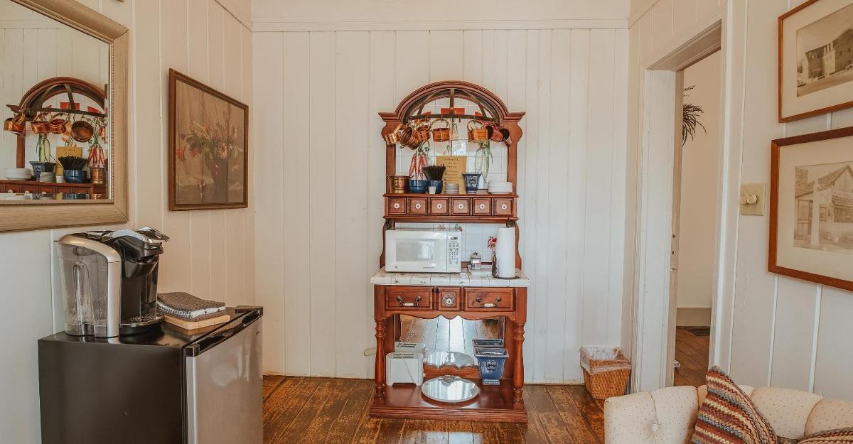 Bloomington Vacations - Nashville Suite 1 - Property Image 2