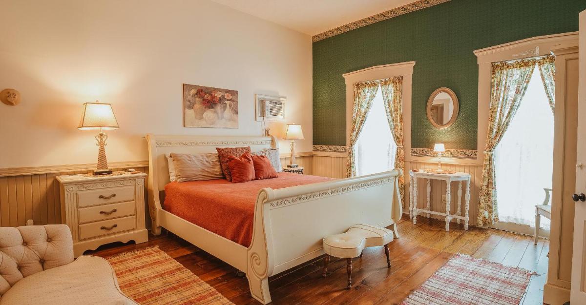 Bloomington Vacations - Nashville Suite 1 - Property Image 5