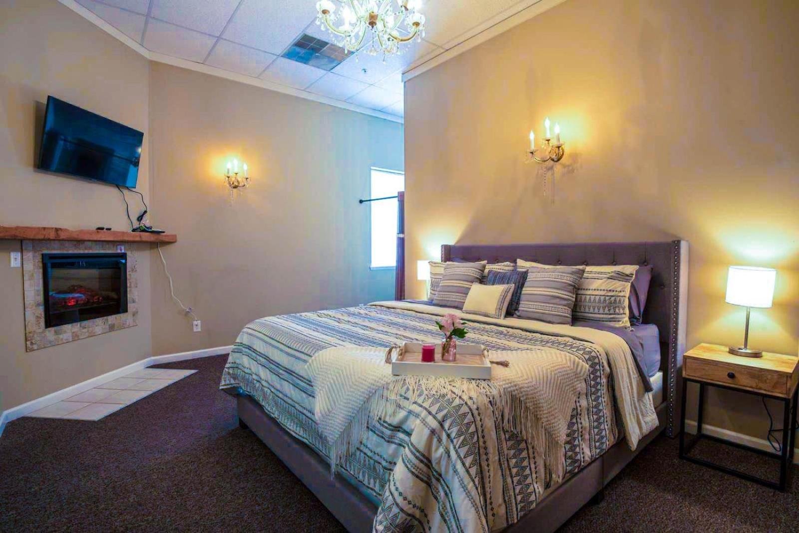 Bloomington Vacations - Fire And Rainfall Rooms - Property Image 2