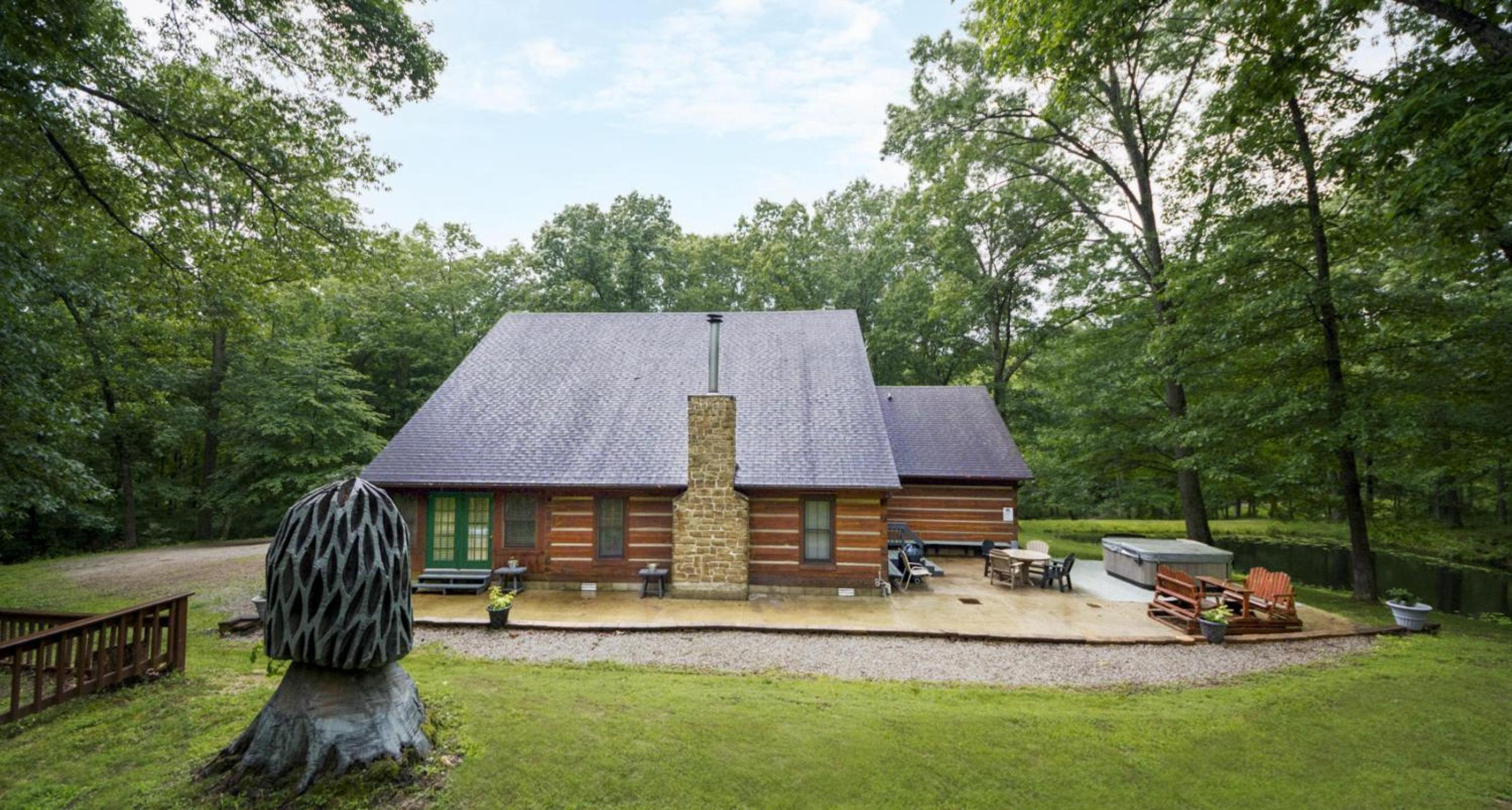 Bloomington Vacations - Grand Cabin - Property Image 3