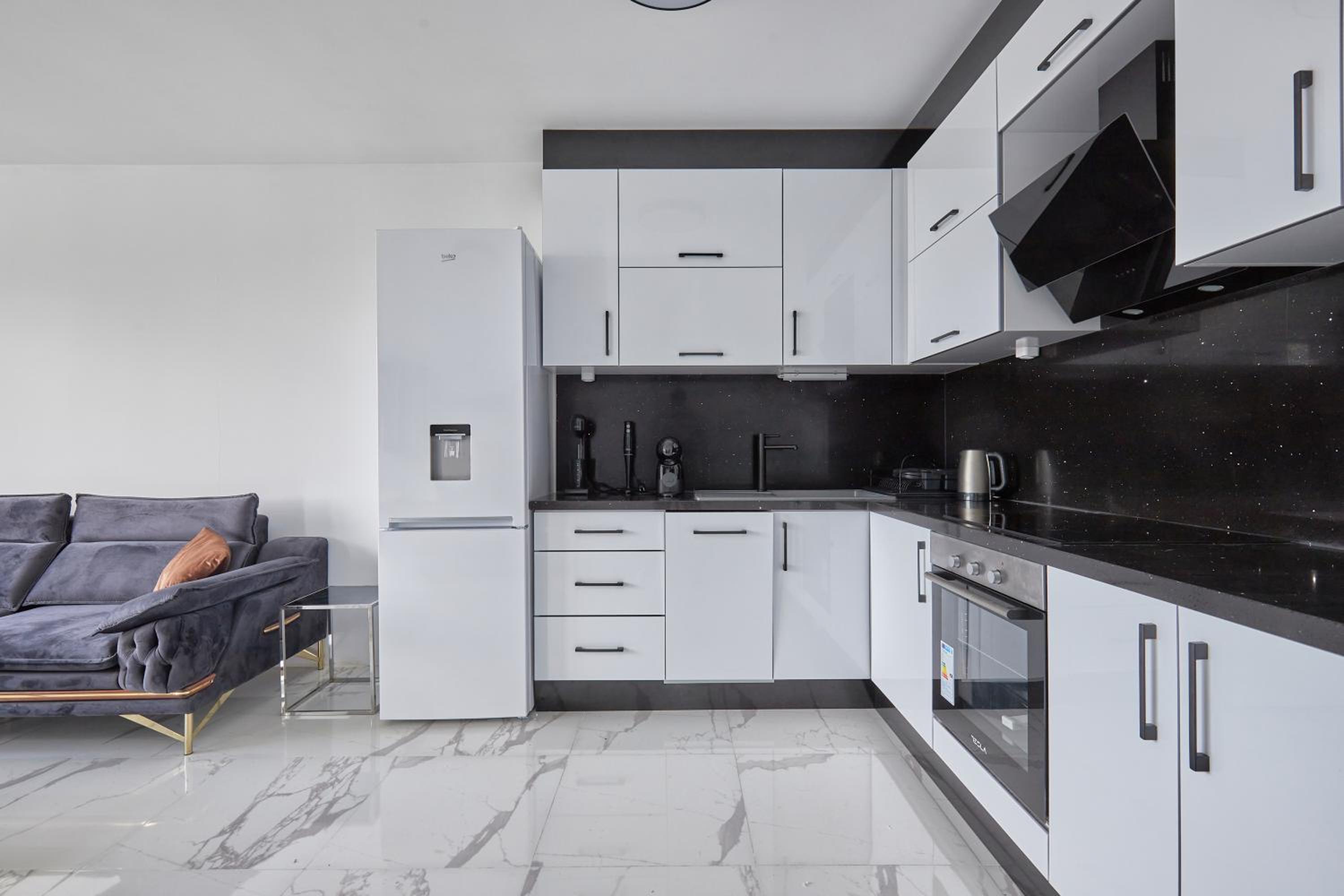 Sunny Seaside Retreat 2BD Apartment in Nesebar by Flat Mаnаger