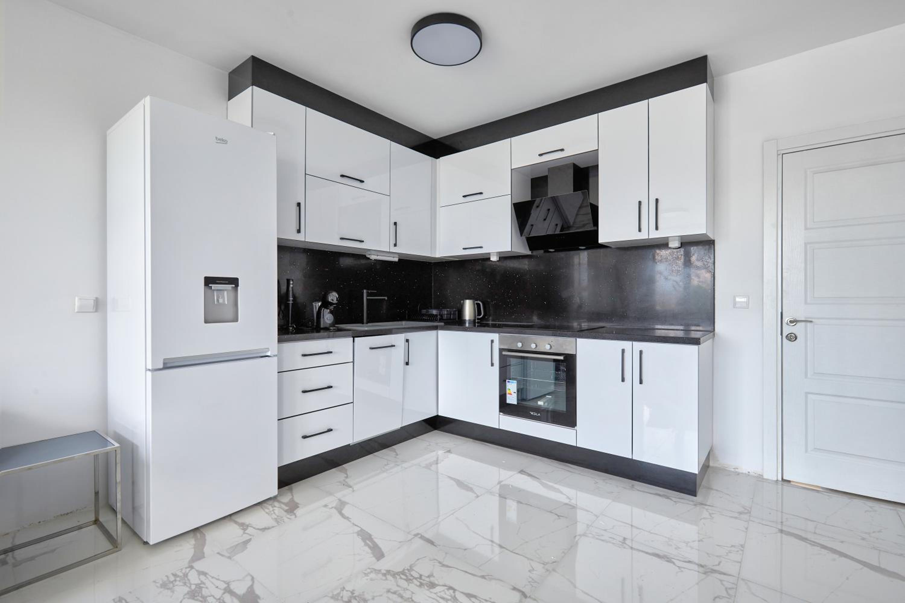 Sunny Seaside Retreat 2BD Apartment in Nesebar by Flat Mаnаger