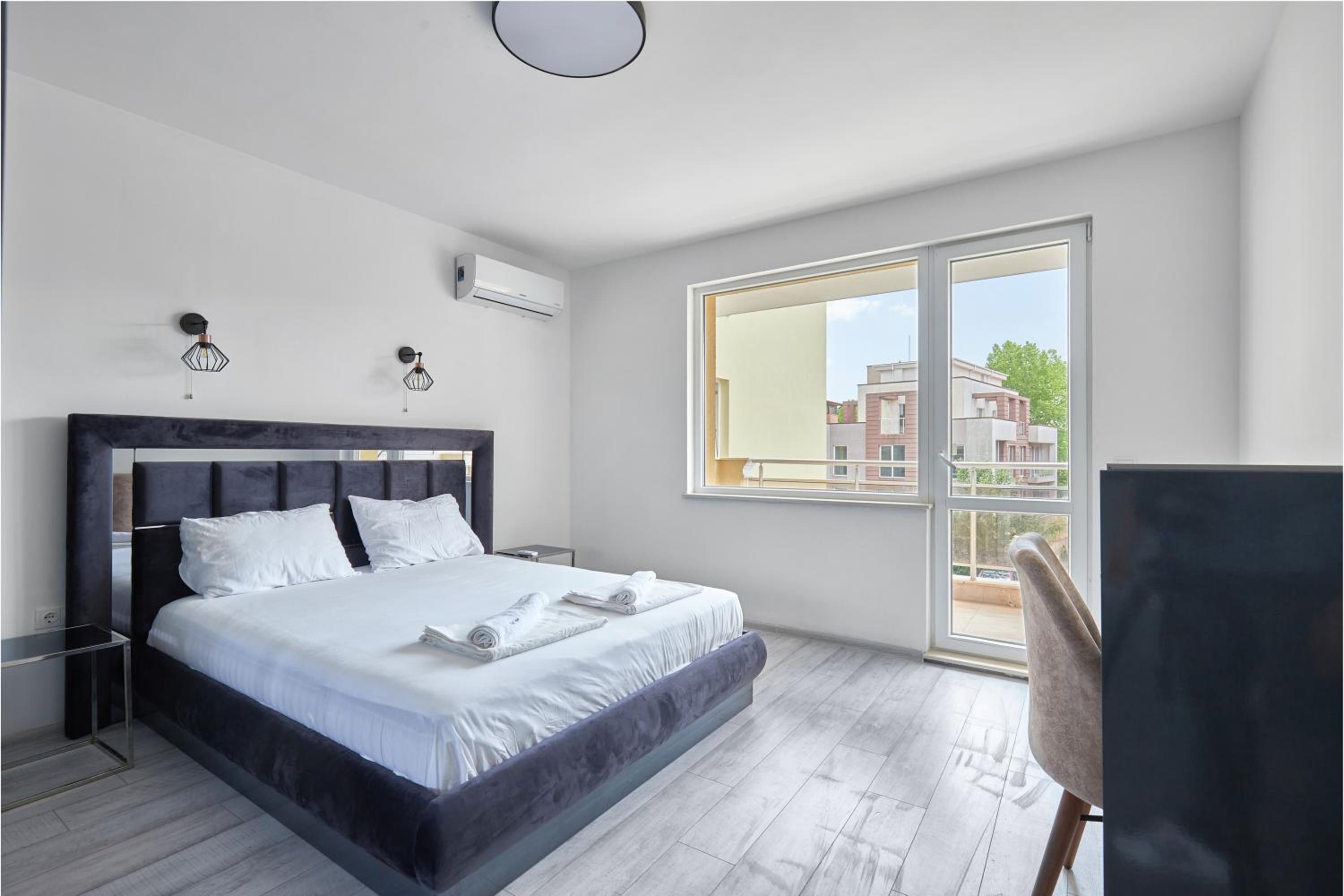 Sunny Seaside Retreat 2BD Apartment in Nesebar by Flat Mаnаger