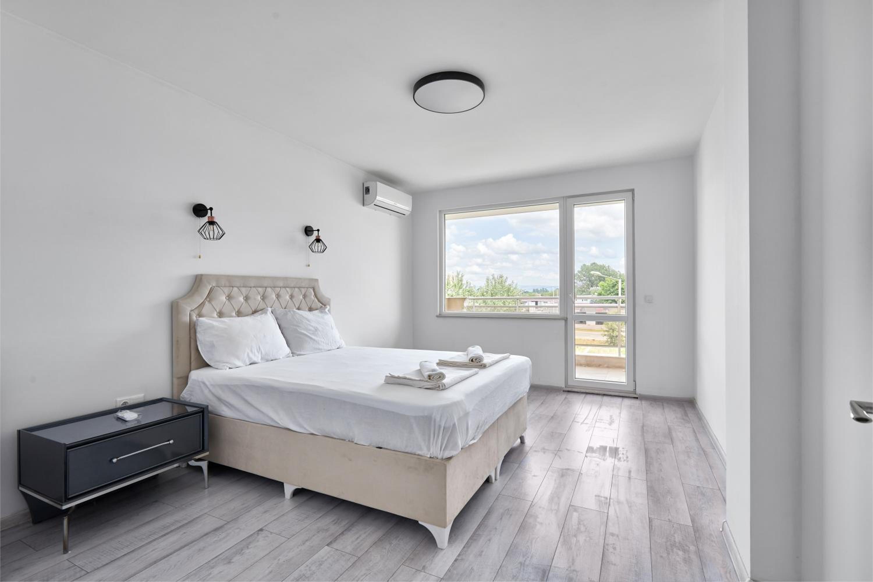 Sunny Seaside Retreat 2BD Apartment in Nesebar by Flat Mаnаger