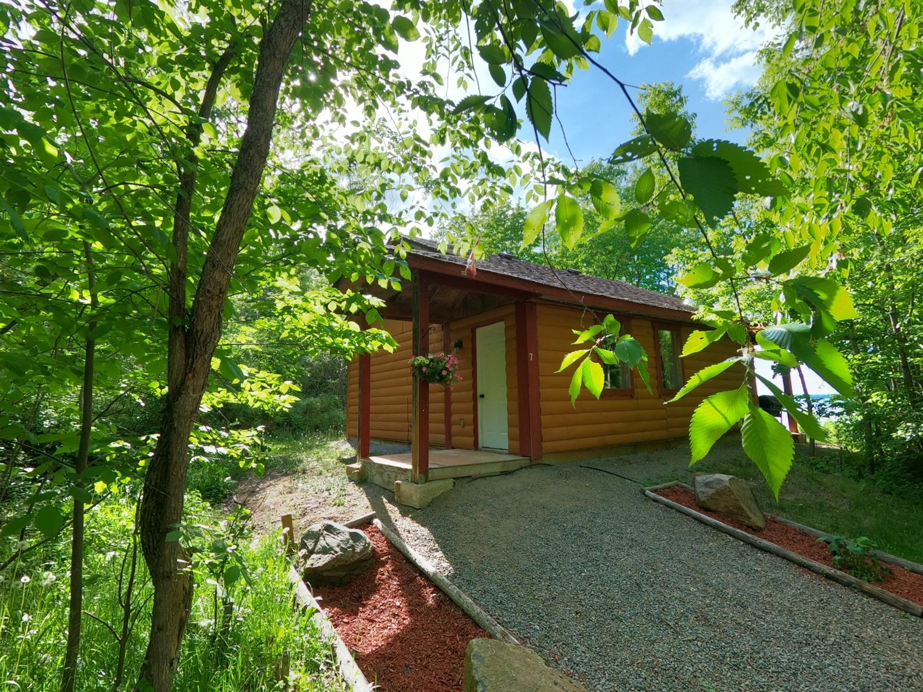 Lakepoint Cottage Resort