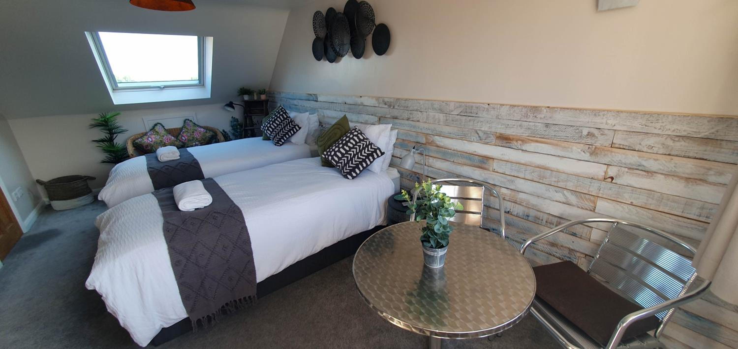 Arundel Comfort En Suite Twin Friends & Family view 4