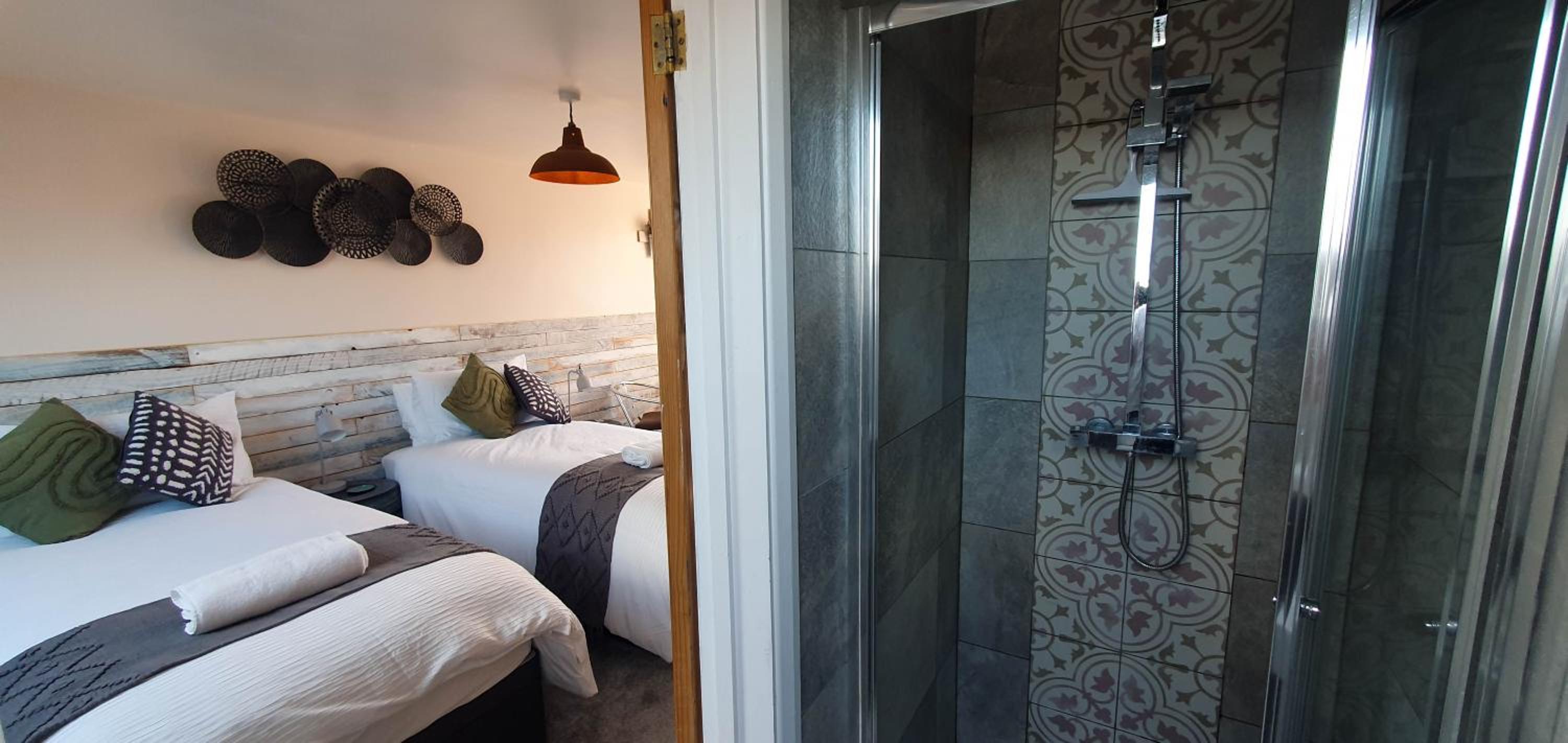 Arundel Comfort En Suite Twin Friends & Family view 2
