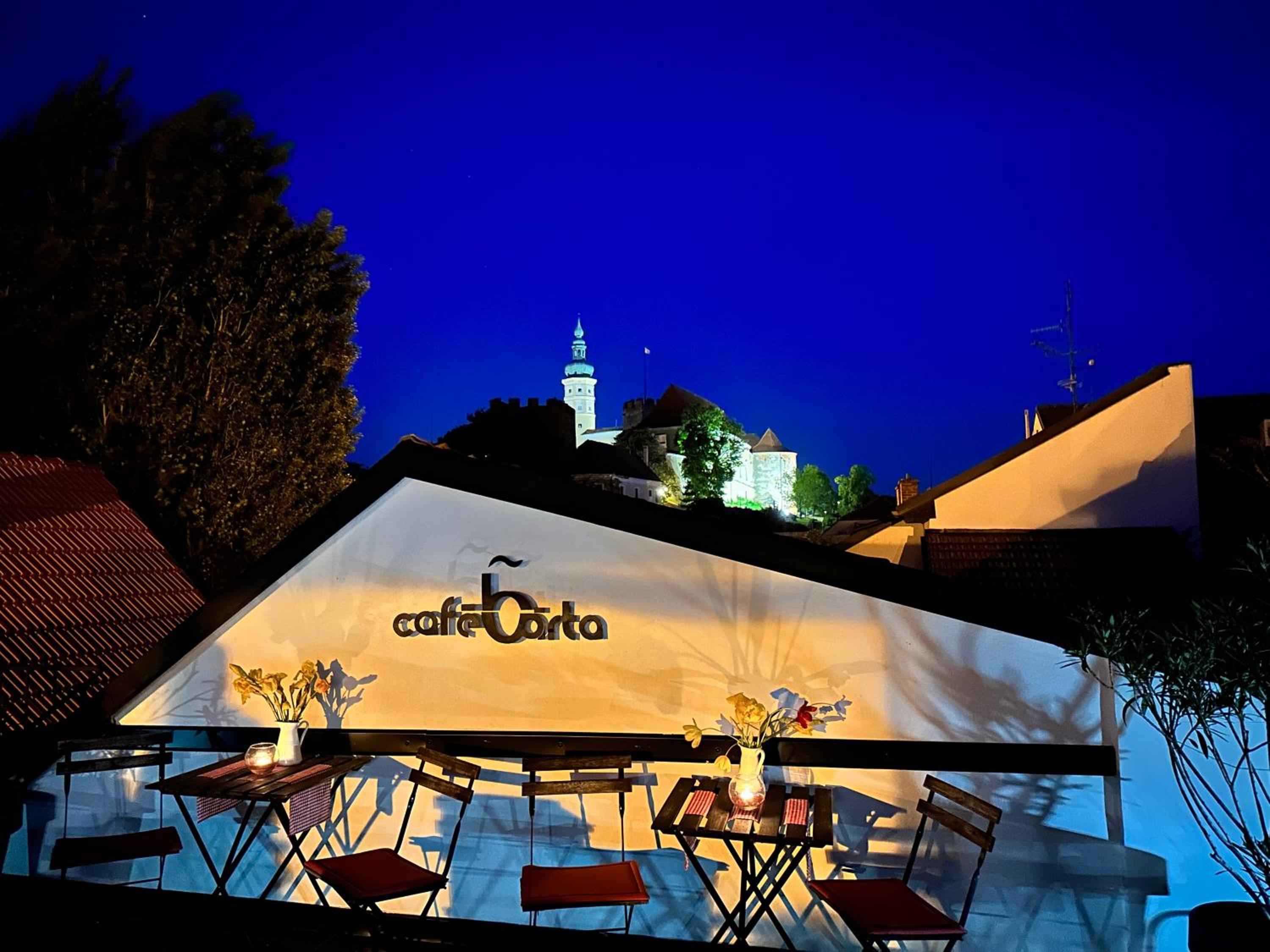 Penzion, vinný sklep a café Bárta