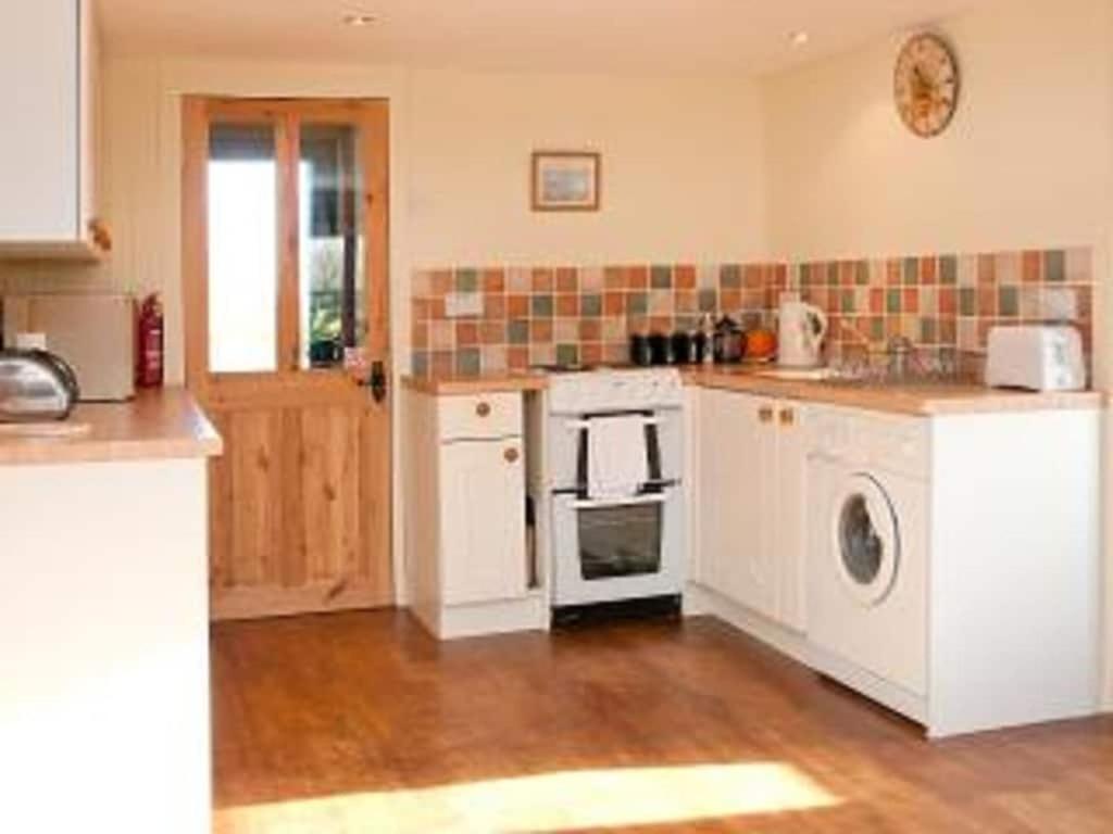 Paddock Barn ~ Short & Long term stay, pets welcome ~ Woodbridge, Framlingham ar view 4