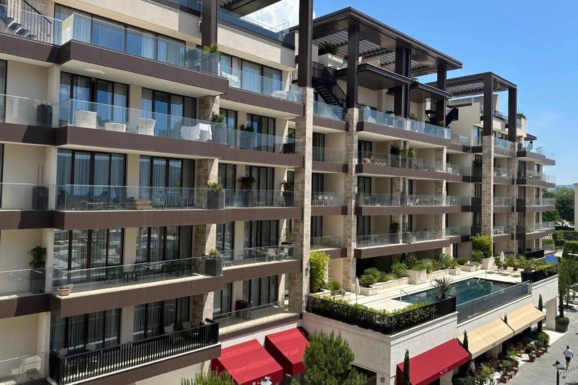 Luxury One bedroom apartment Elena Porto Montenegro view 2