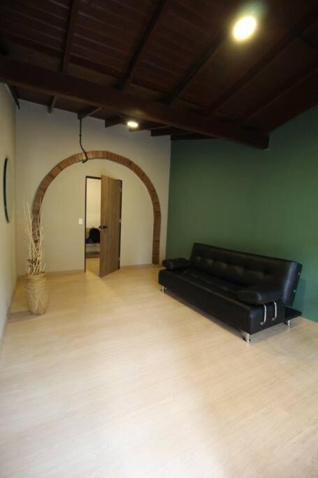 Apartamento cerca Unidad Deportiva Belén - ONE202 By Roots Rentals