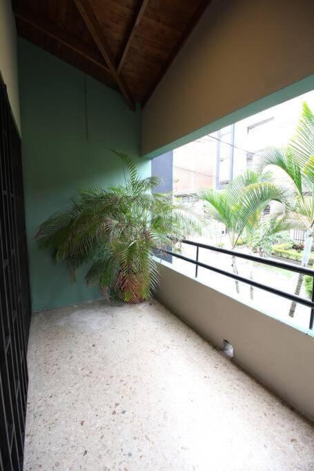 Apartamento cerca Unidad Deportiva Belén - ONE202 By Roots Rentals