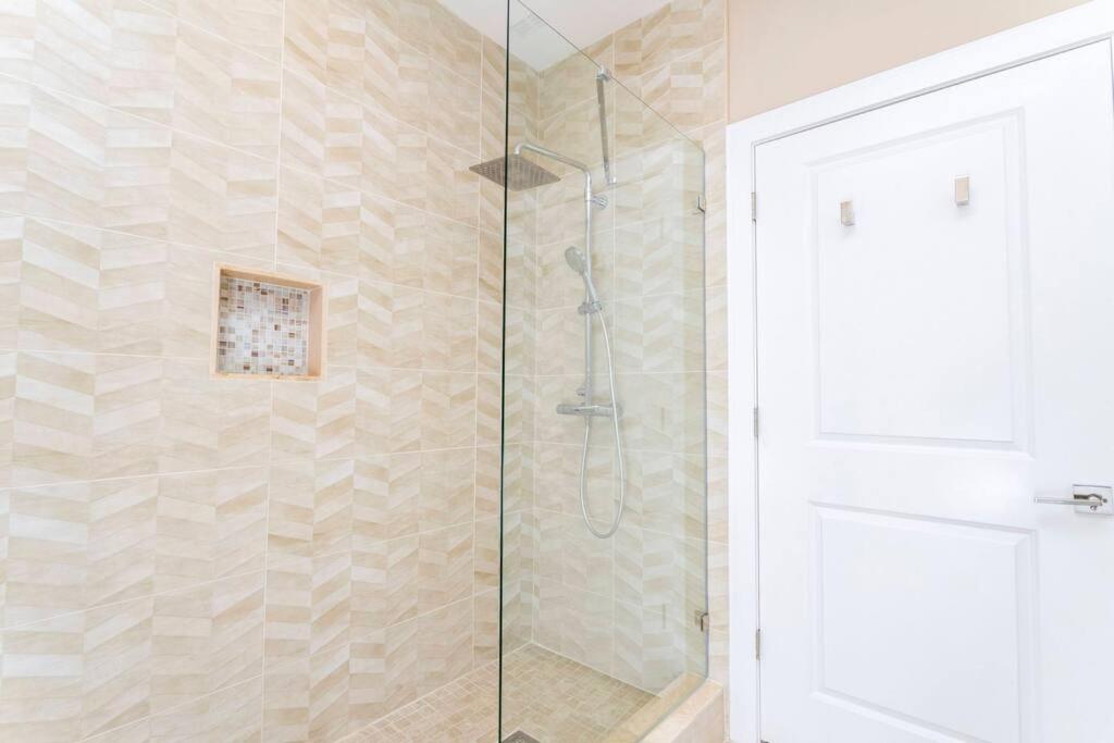 Modern and Luxury 4 suites close to Disney 7544