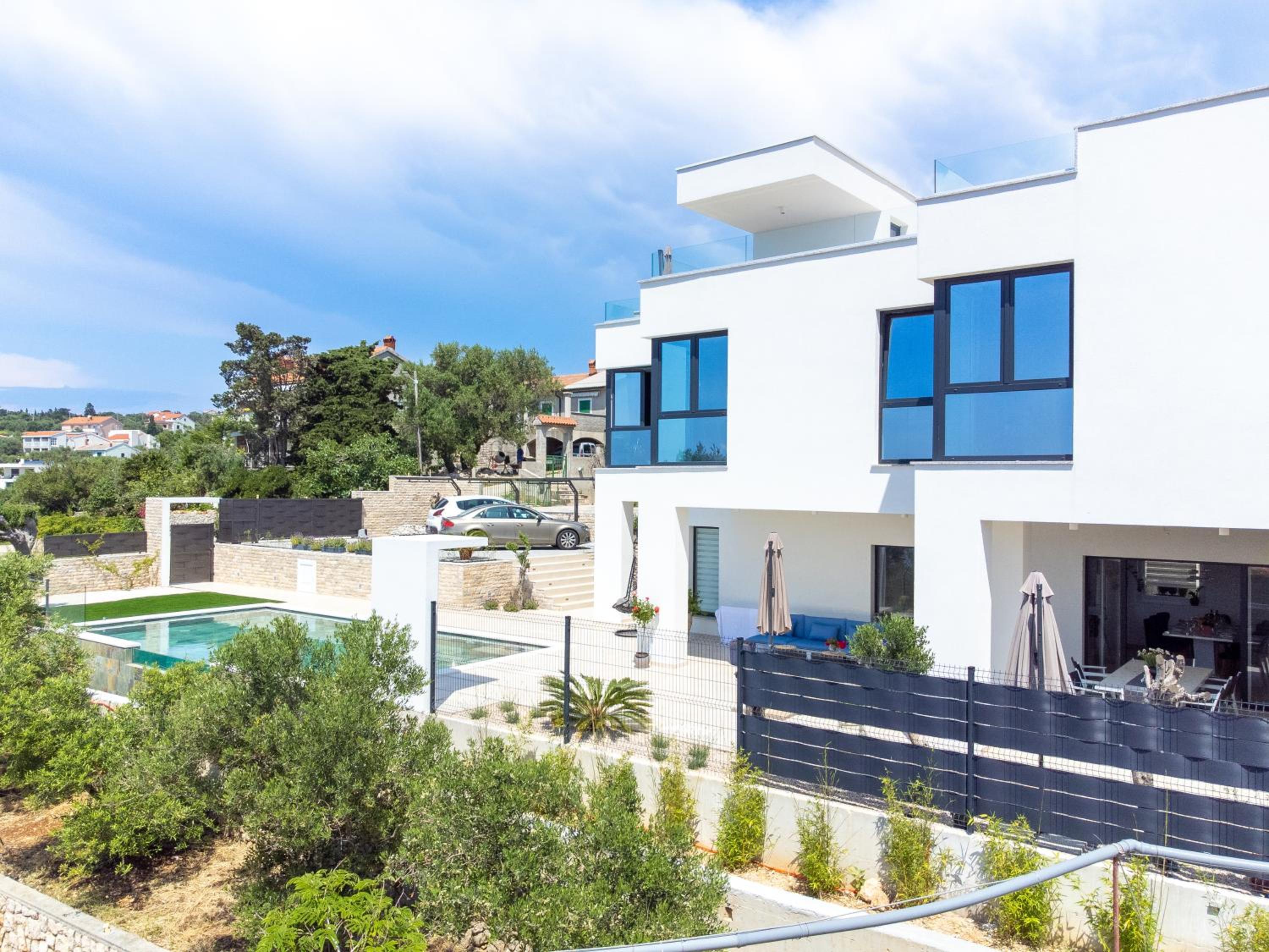 Bay Diamond Villa with heated pool and sauna view 3