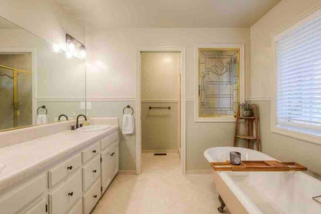 Spacious home with pool, bar, game room, parking, on 5 private acres. view 4