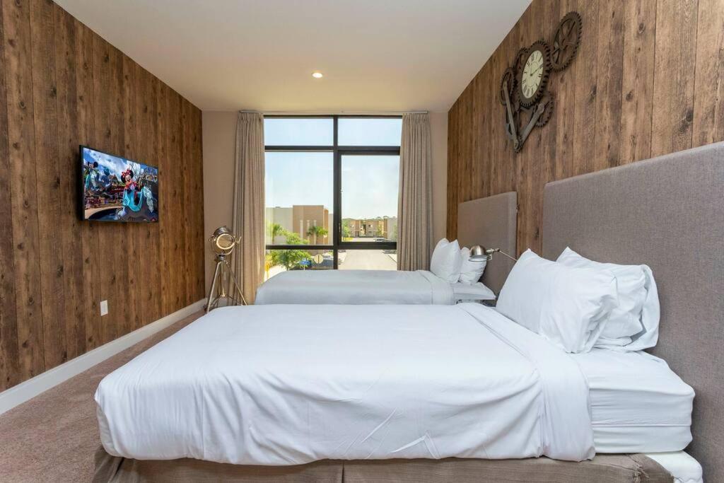 Modern and Luxury 4 suites close to Disney 7544