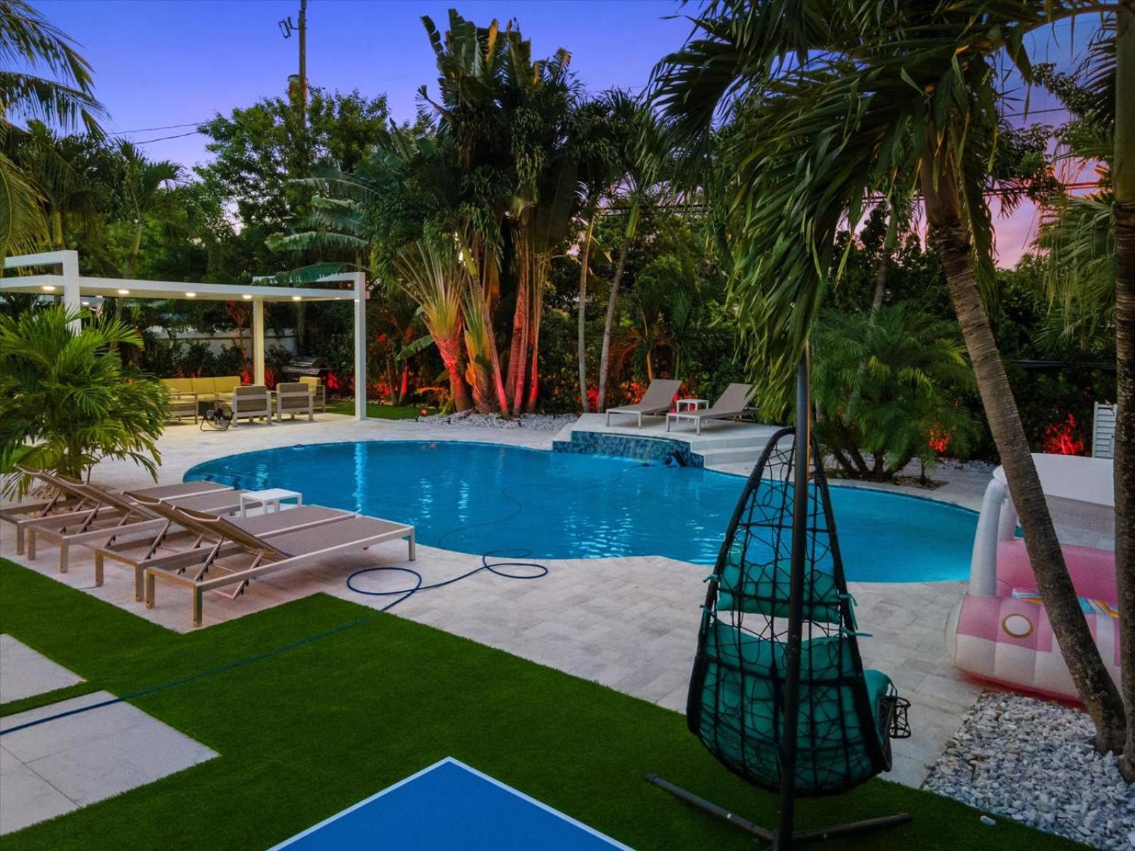 VillaLee-Jungle Palm Island white marble pool Area