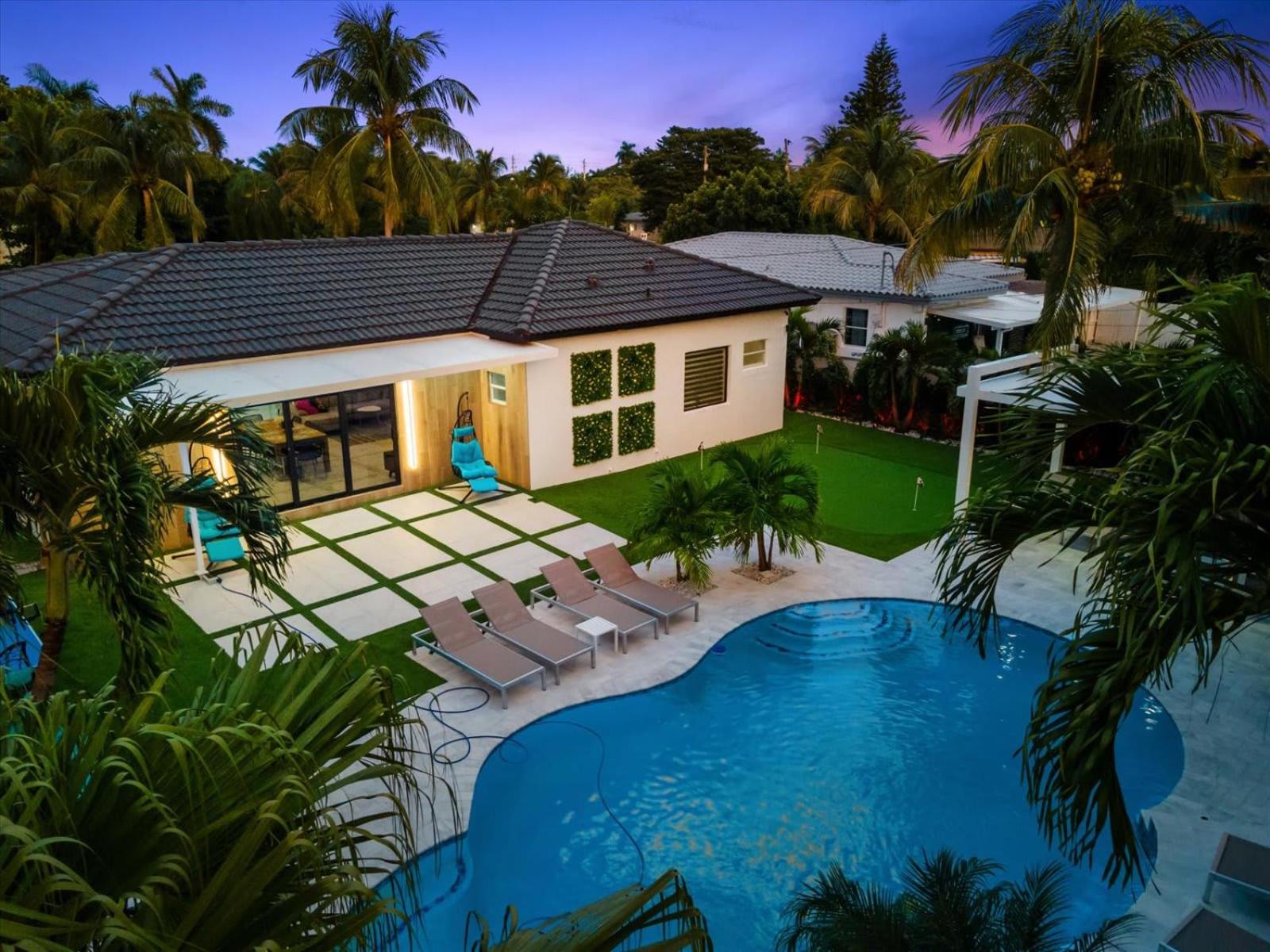 VillaLee-Jungle Palm Island white marble pool Area