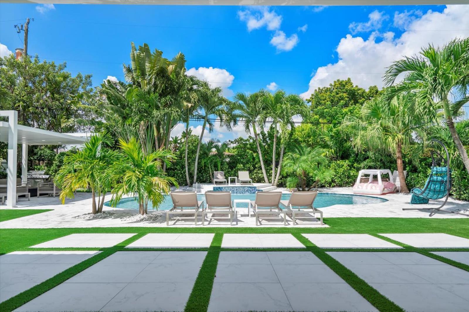 VillaLee-Jungle Palm Island white marble pool Area