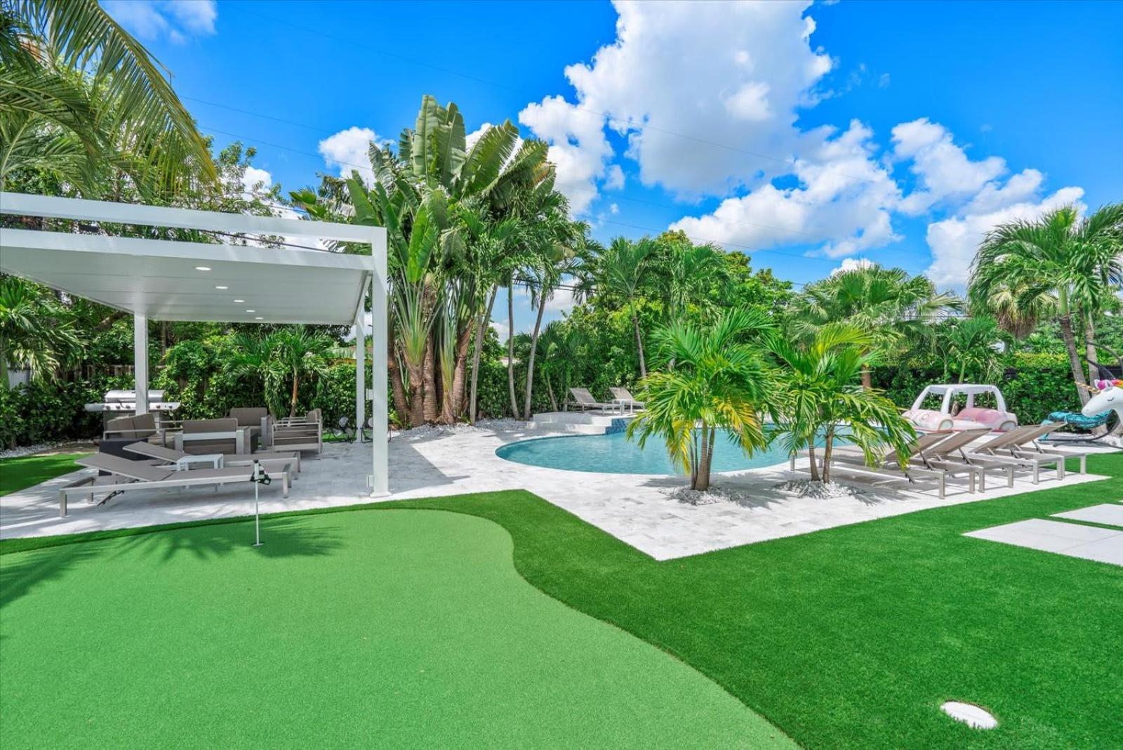 VillaLee-Jungle Palm Island white marble pool Area