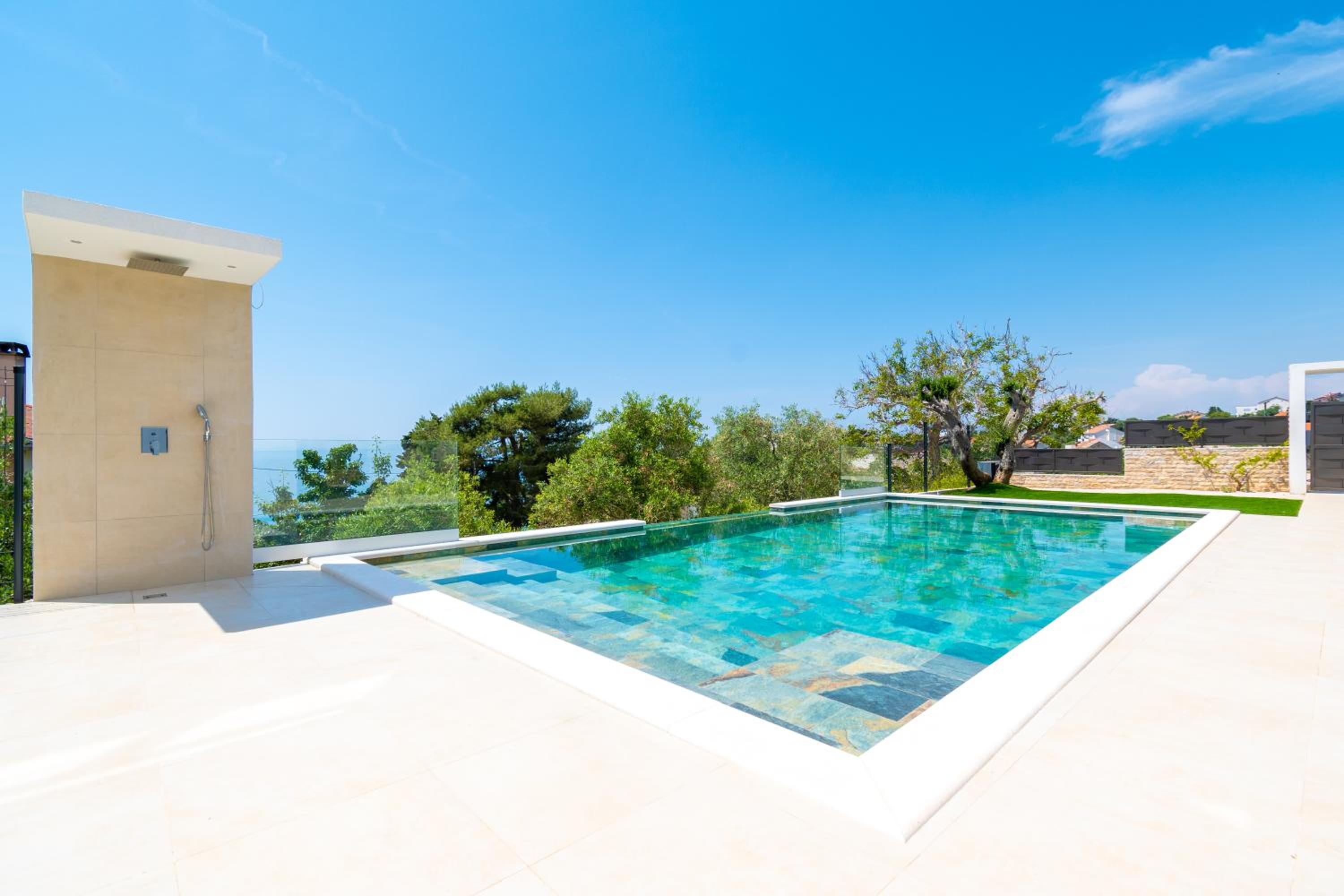 Bay Diamond Villa with heated pool and sauna view 5