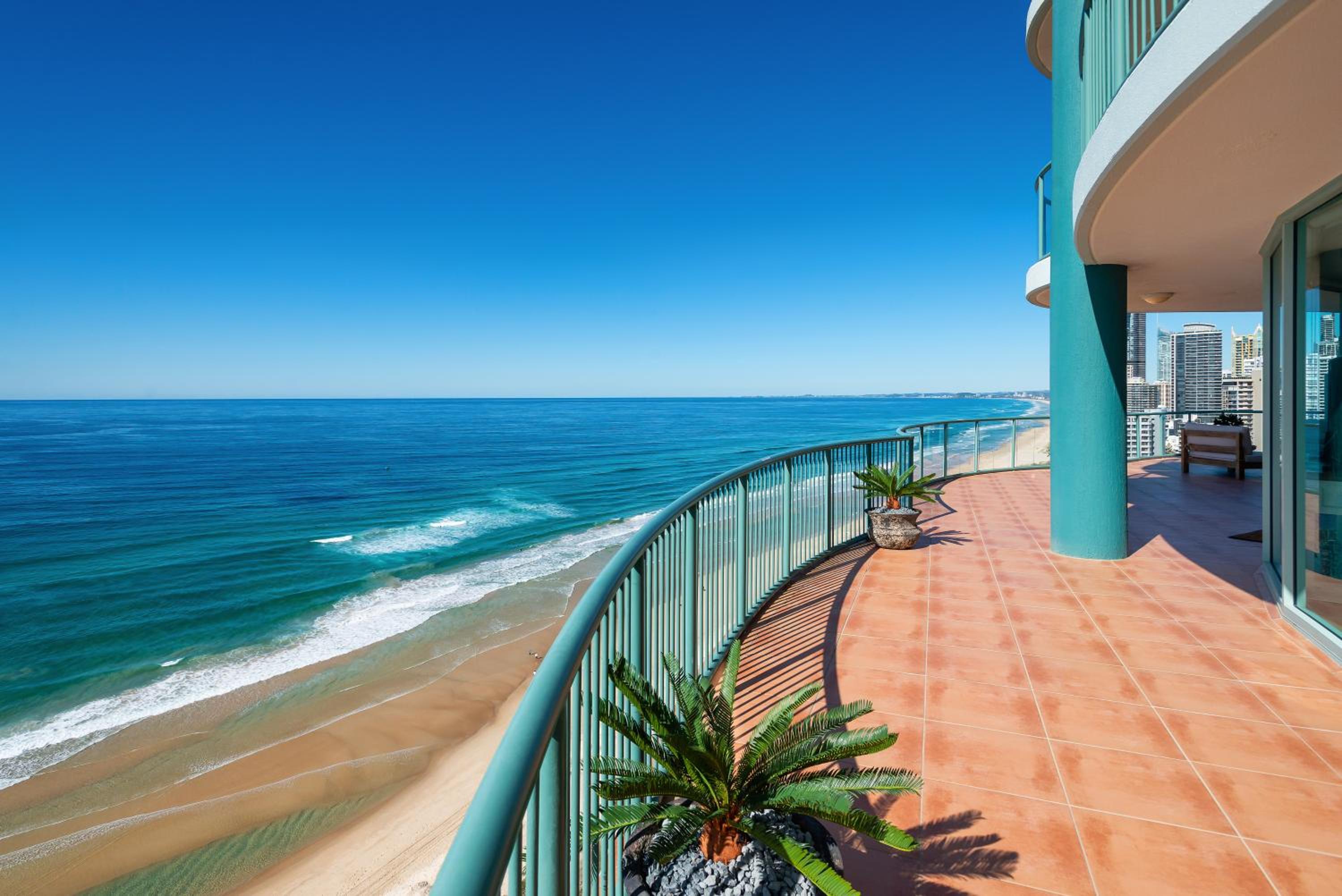 The Waterford on Main Beach
