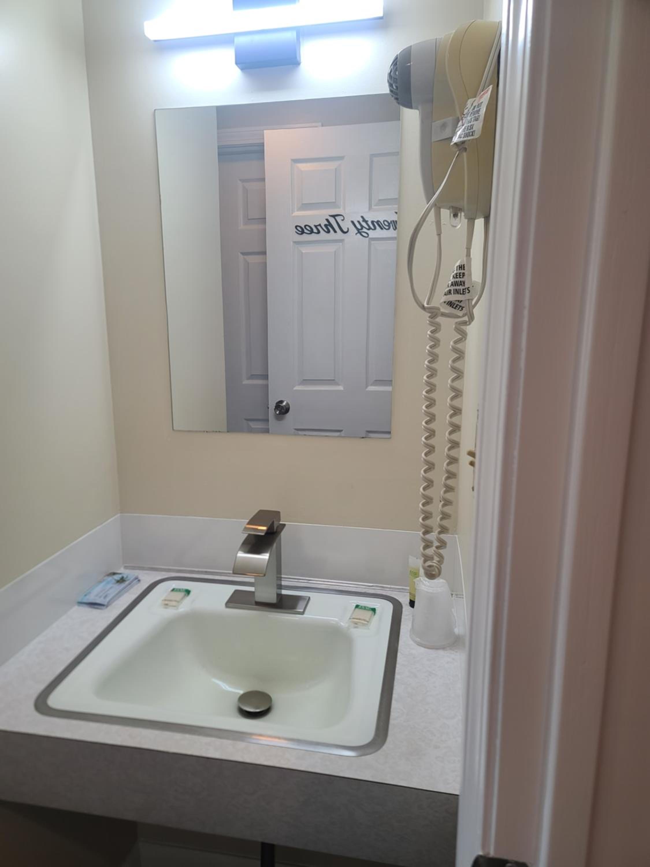 Lake Shore Farm Inn - Property Image 29
