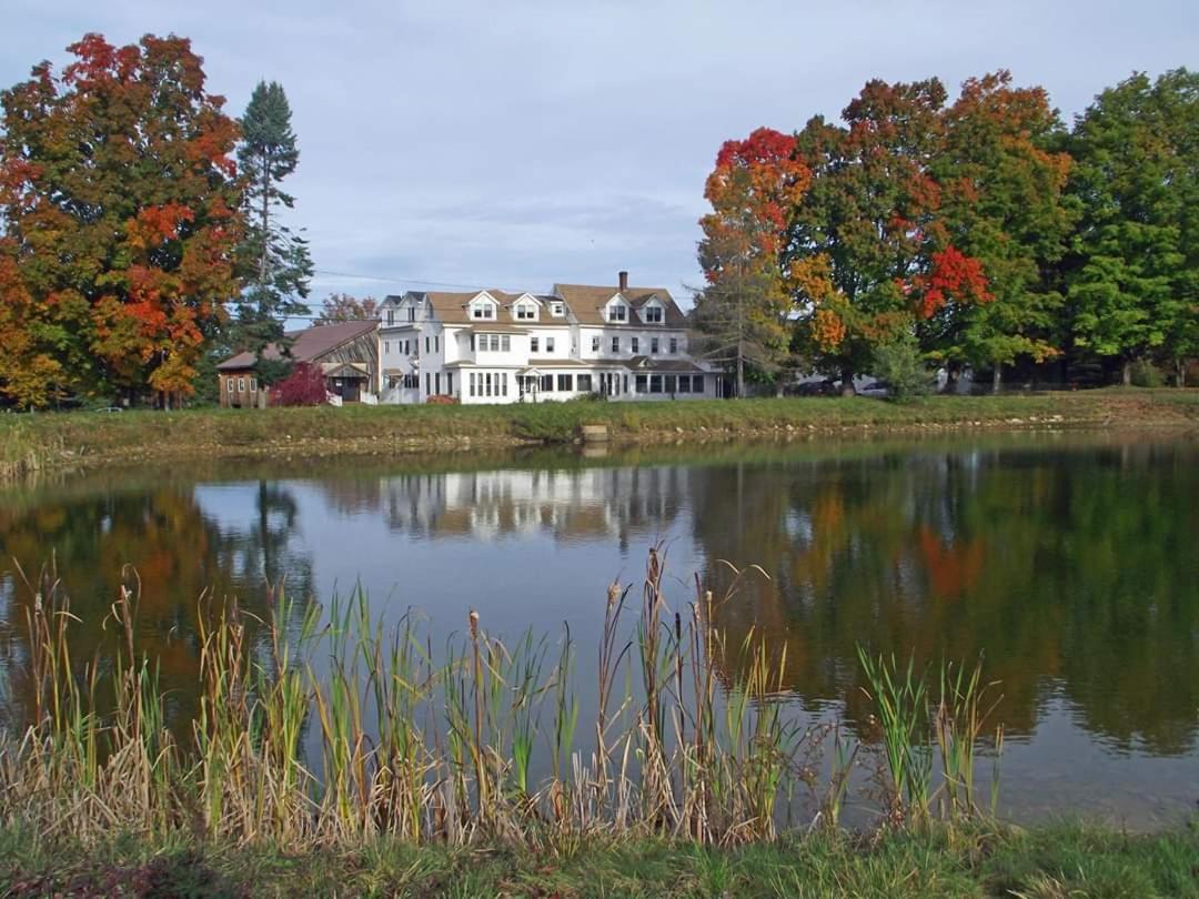 Lake Shore Farm Inn - Property Image 8