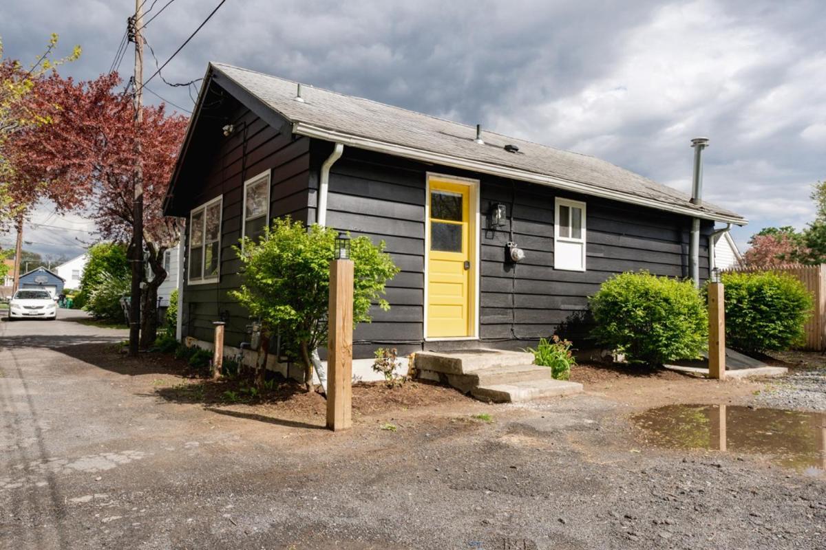 Retro Retreat renovated 2BR, desk, no chore list! view 3