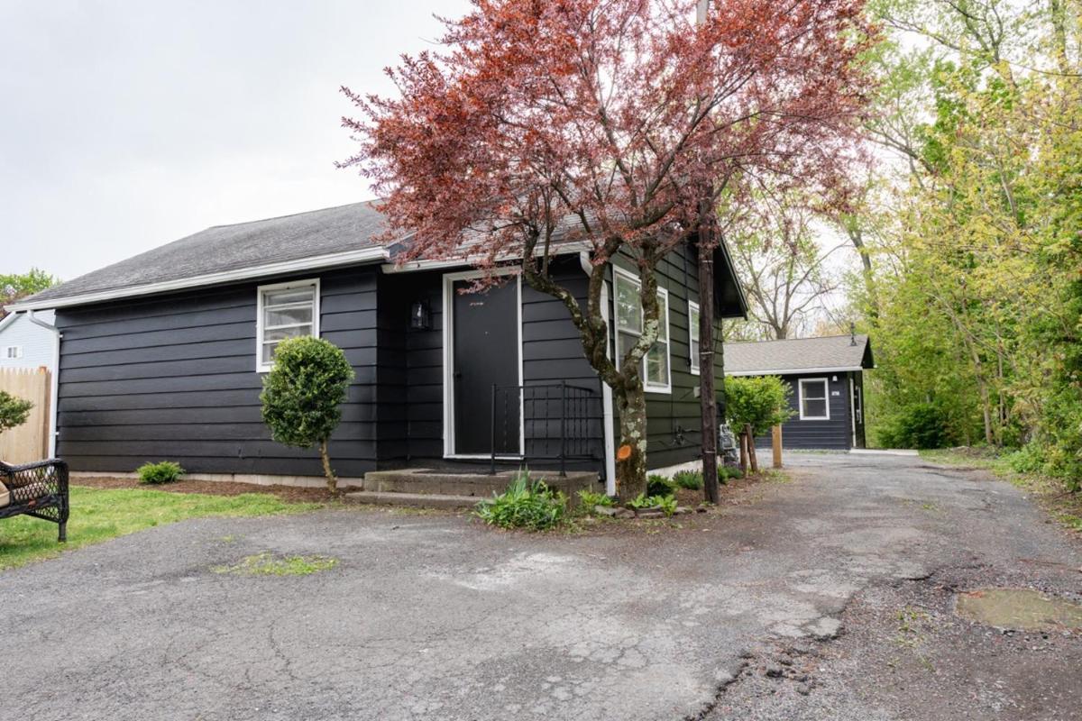 Retro Retreat renovated 2BR, desk, no chore list! view 4
