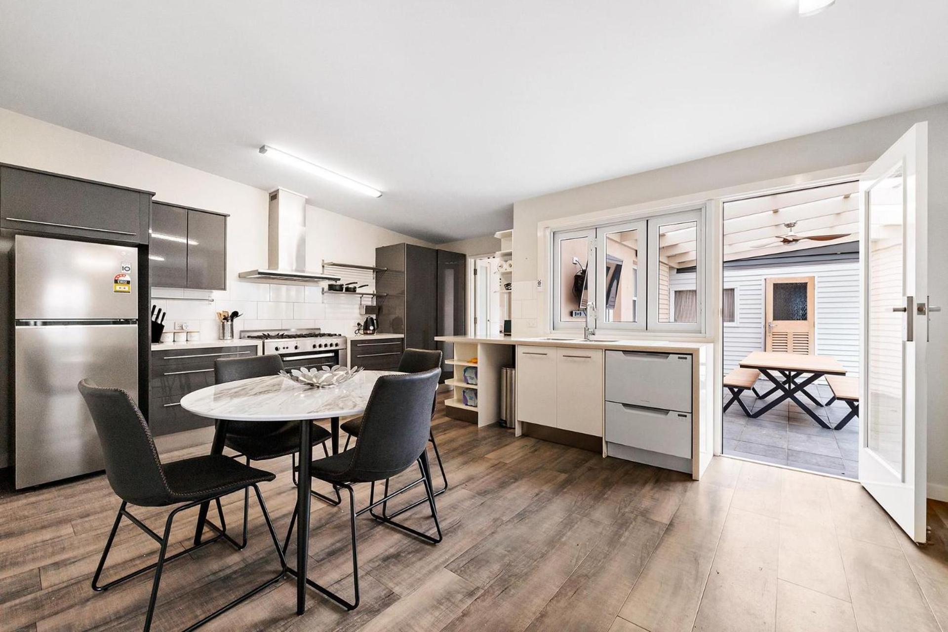 Azami - Charming Gilbert Cottage