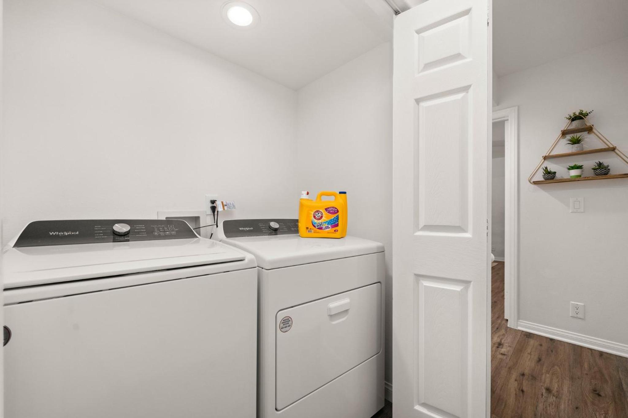 Modern LA Retreat Sleeps 10 Near SoFi & DTLA