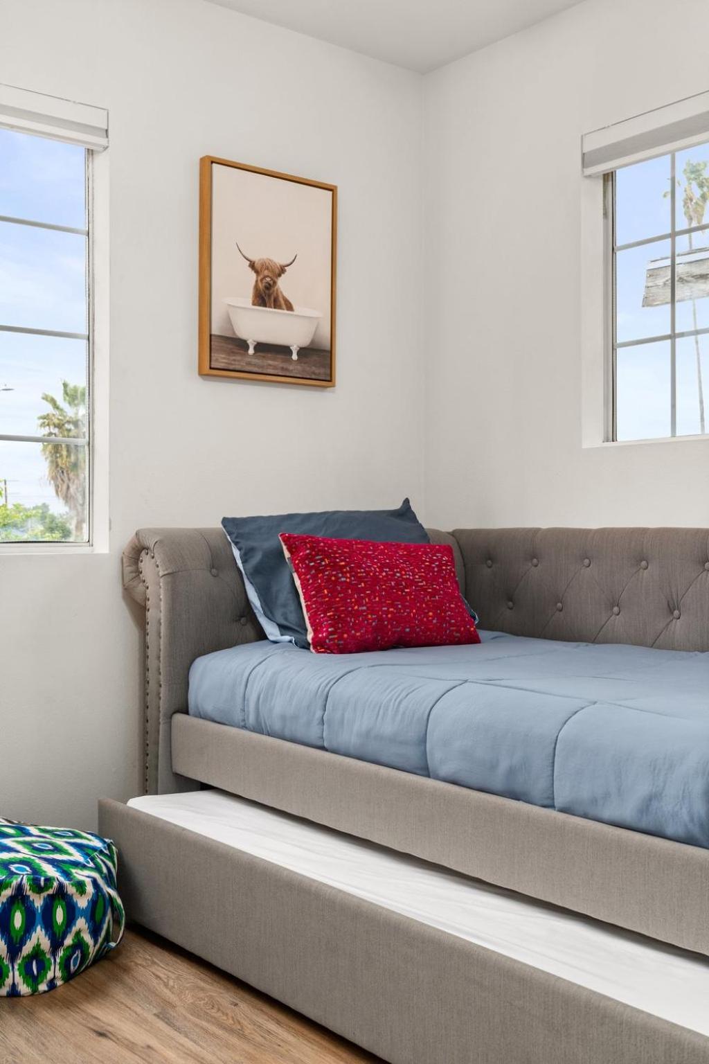 Modern LA Retreat Sleeps 10 Near SoFi & DTLA