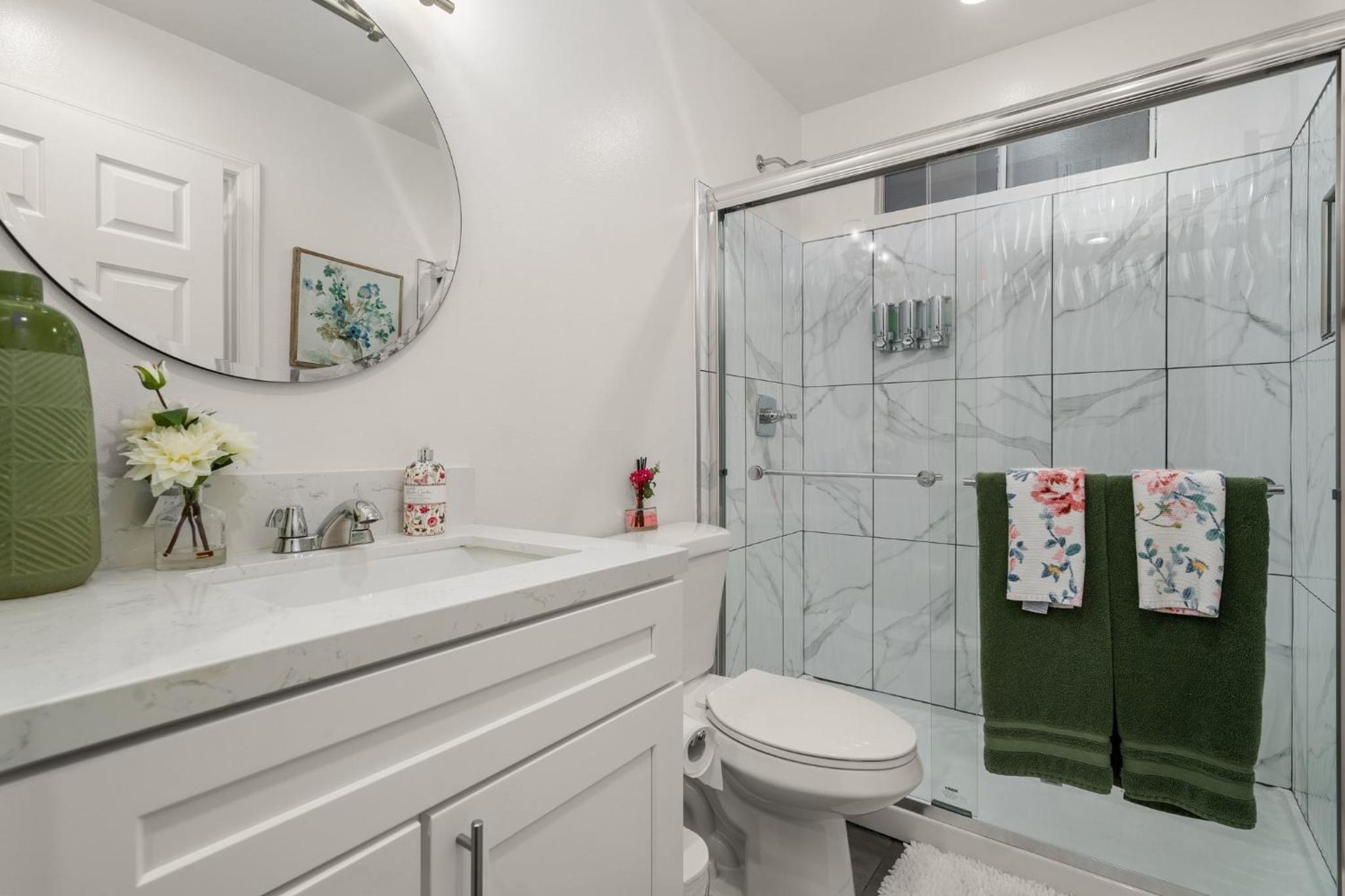 Modern LA Retreat Sleeps 10 Near SoFi & DTLA