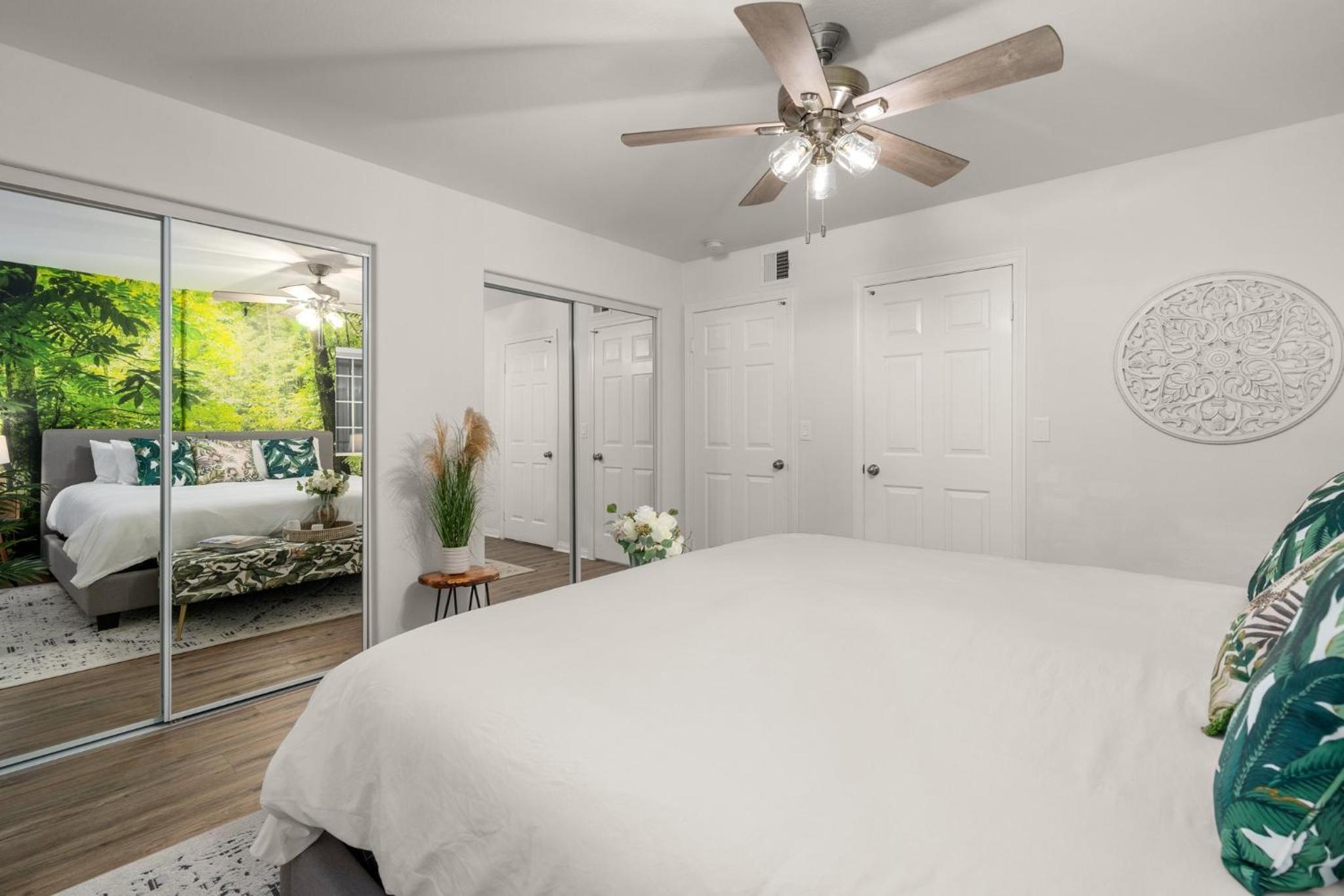Modern LA Retreat Sleeps 10 Near SoFi & DTLA