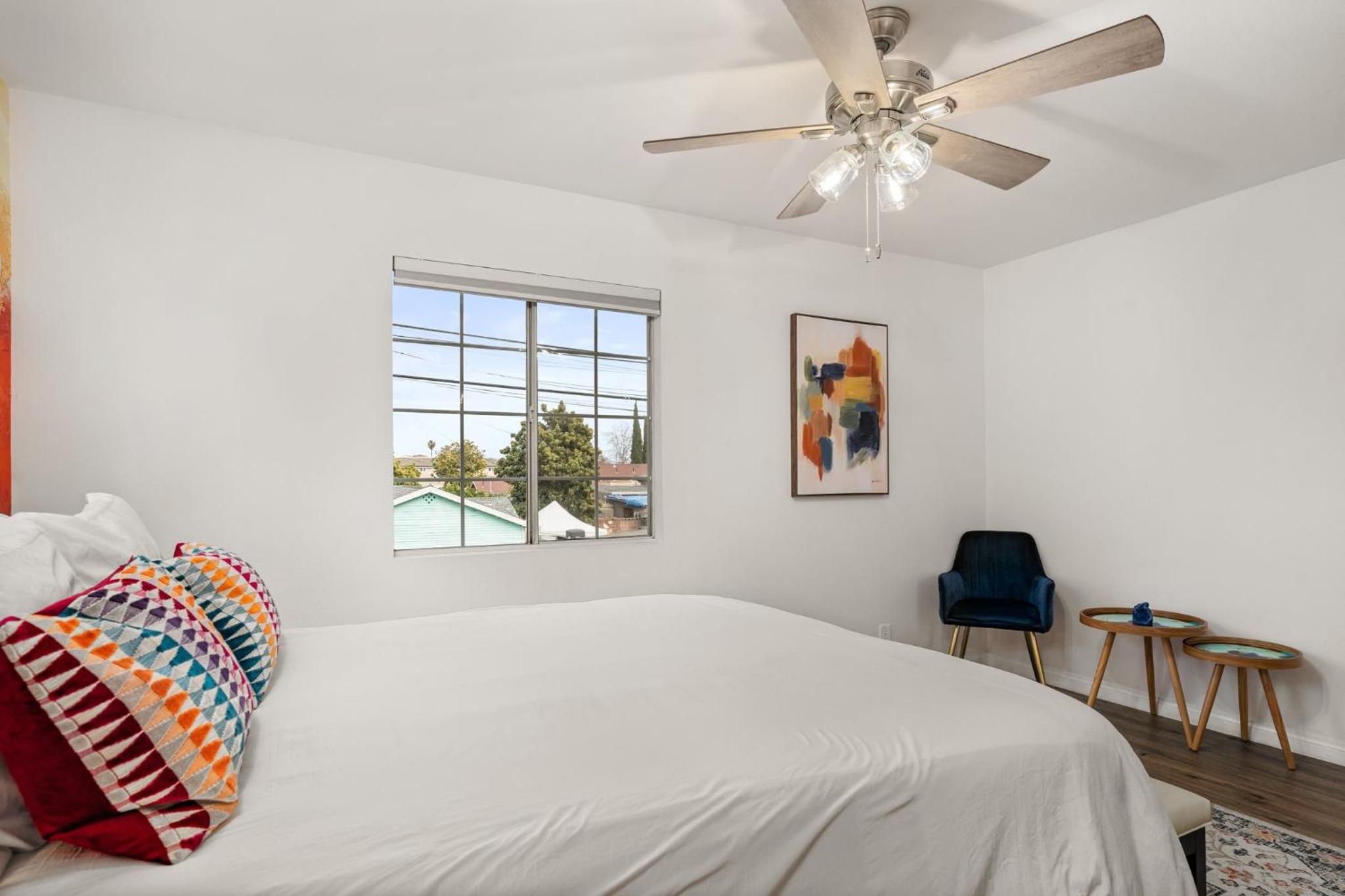 Modern LA Retreat Sleeps 10 Near SoFi & DTLA