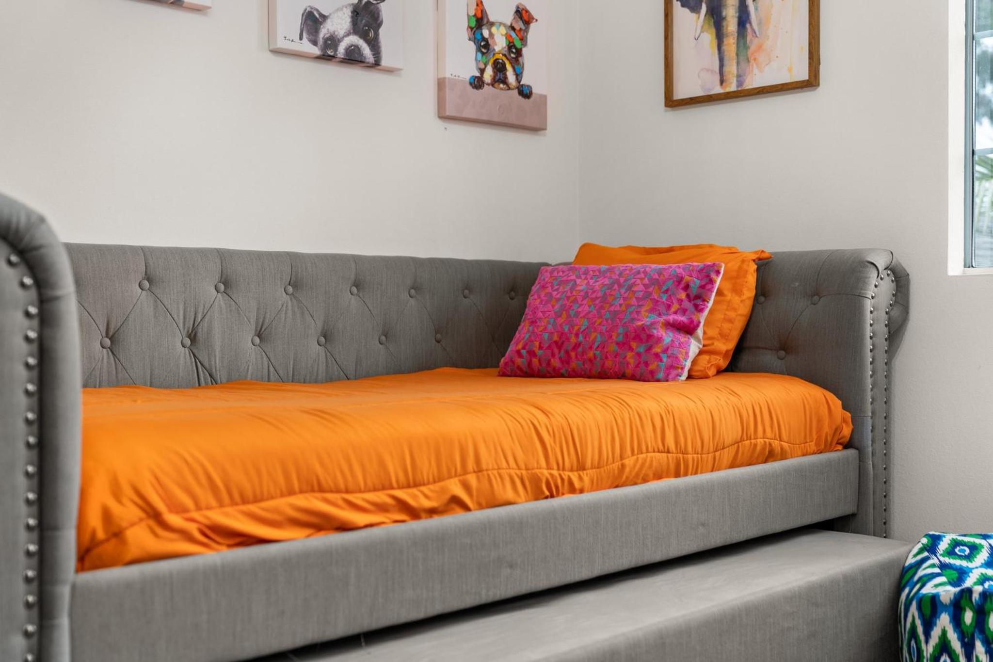 Modern LA Retreat Sleeps 10 Near SoFi & DTLA