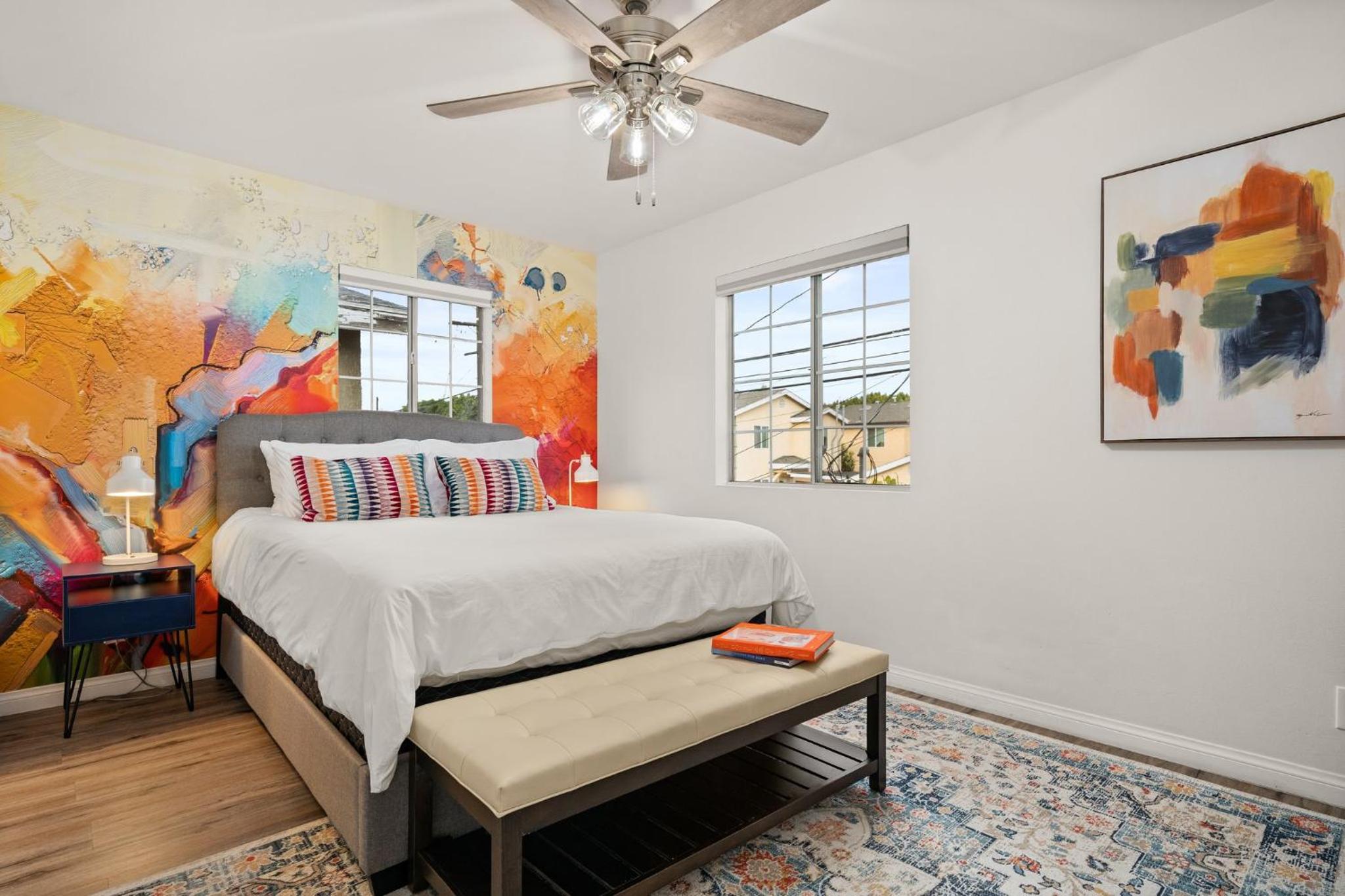 Modern LA Retreat Sleeps 10 Near SoFi & DTLA