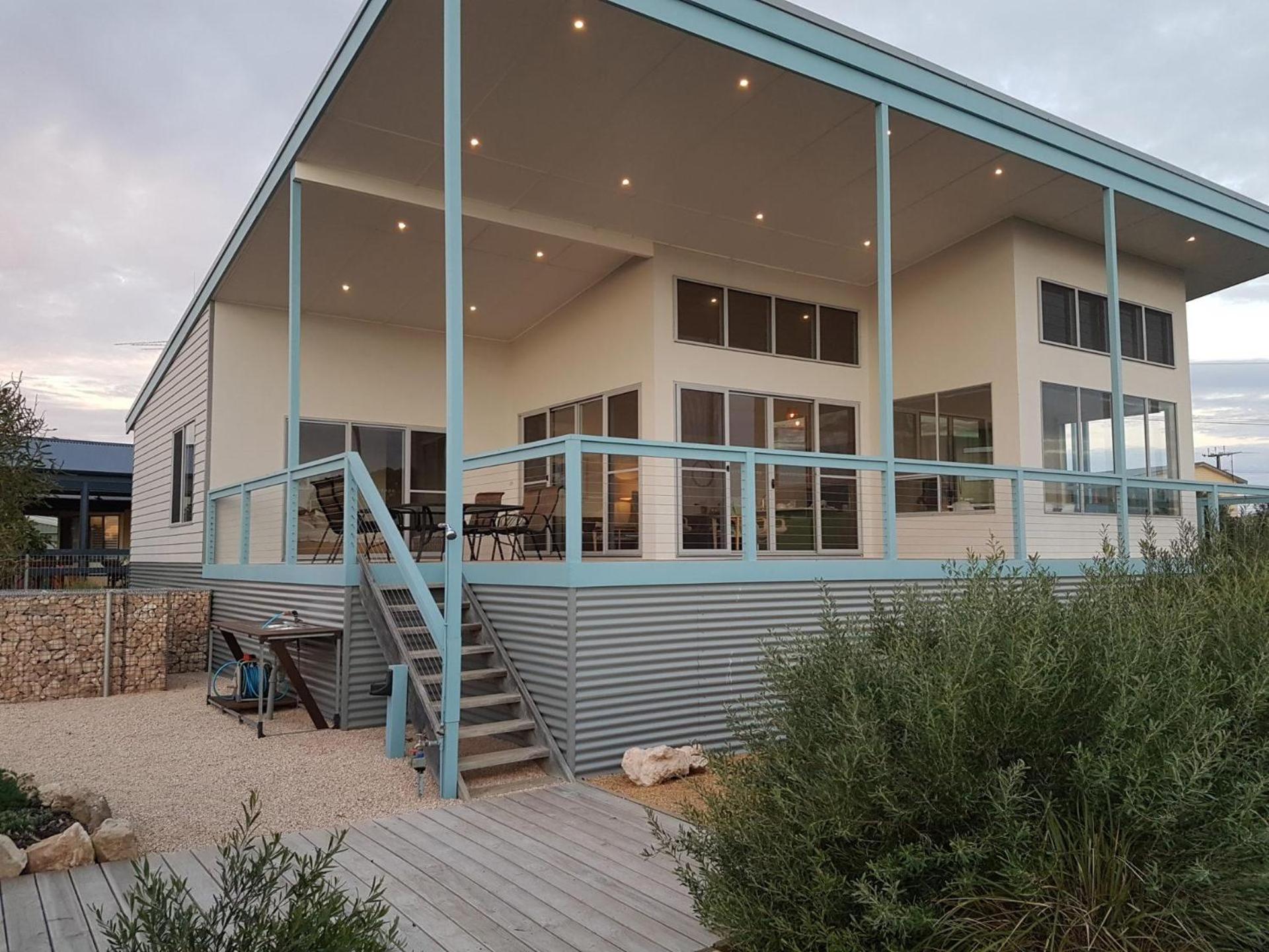 Coastal Retreat - Beachfront