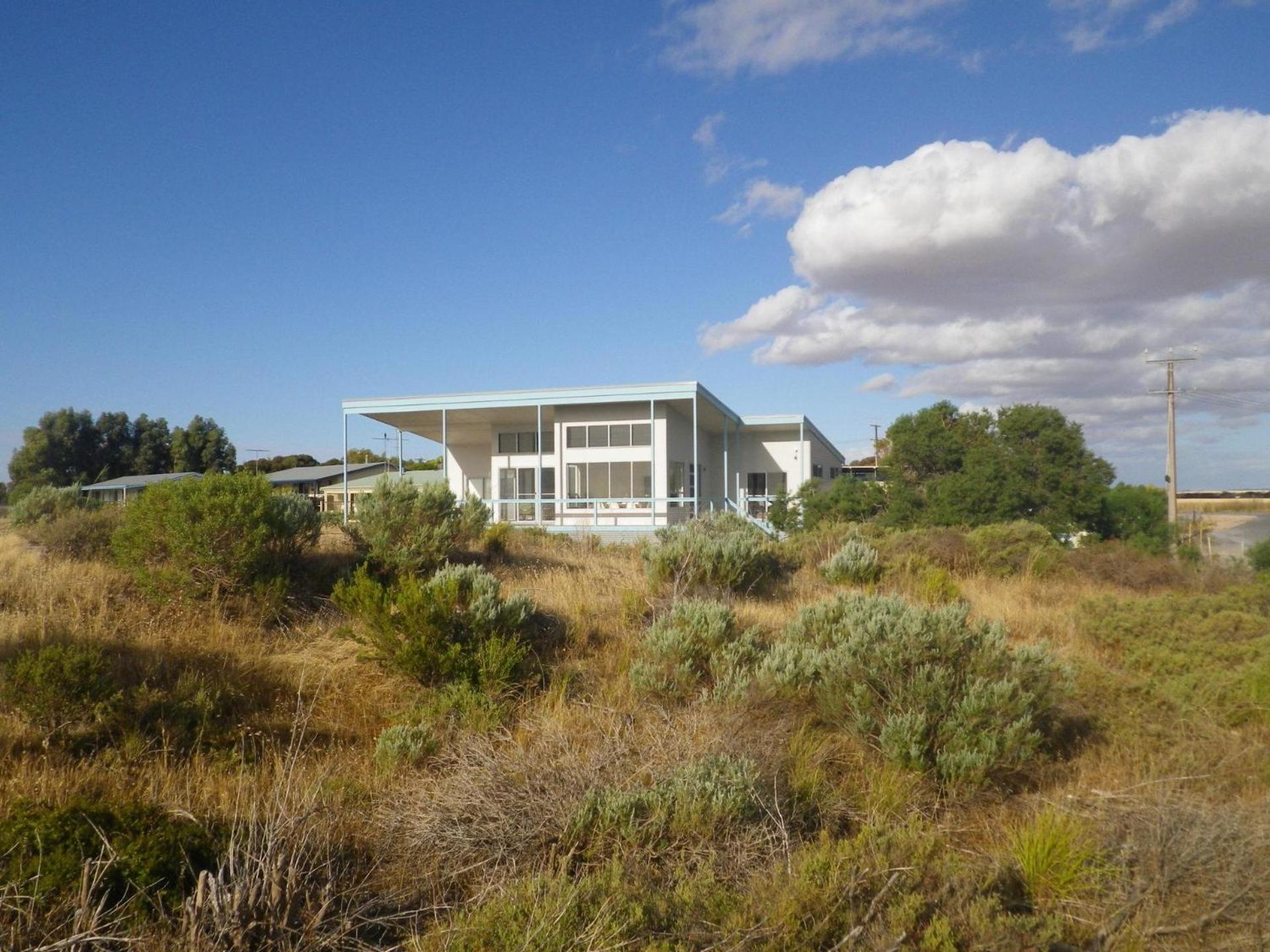 Coastal Retreat - Beachfront