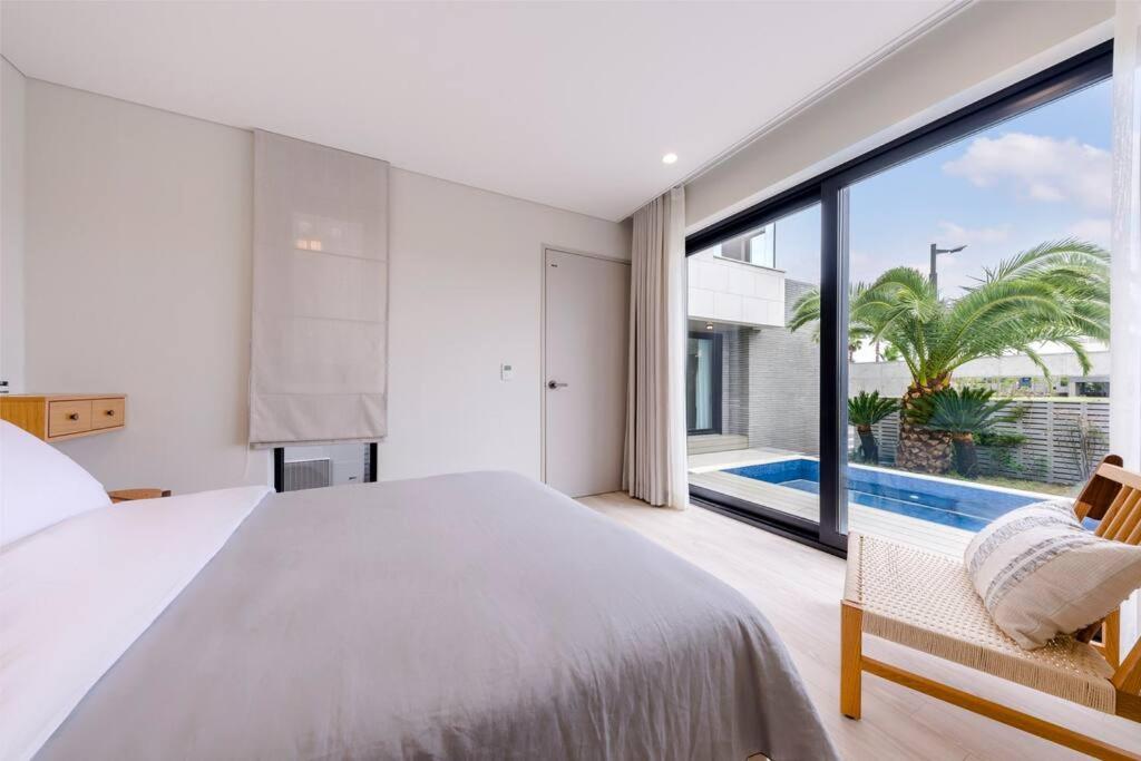 Dabin Monterrey Private Poolvilla Pension