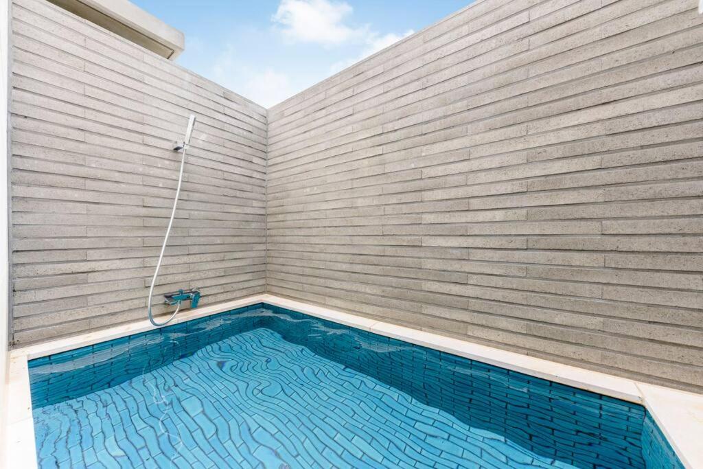 Dabin Monterrey Private Poolvilla Pension