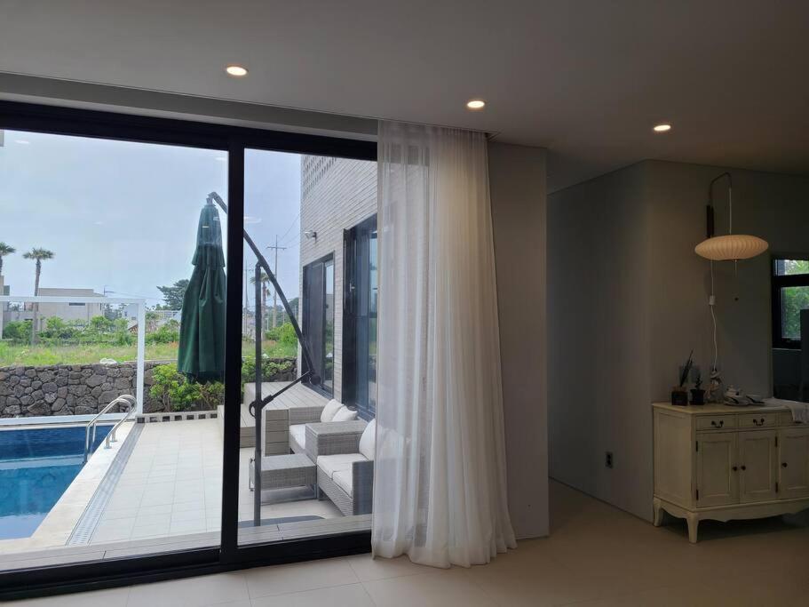 Dabin Monterrey Private Poolvilla Pension