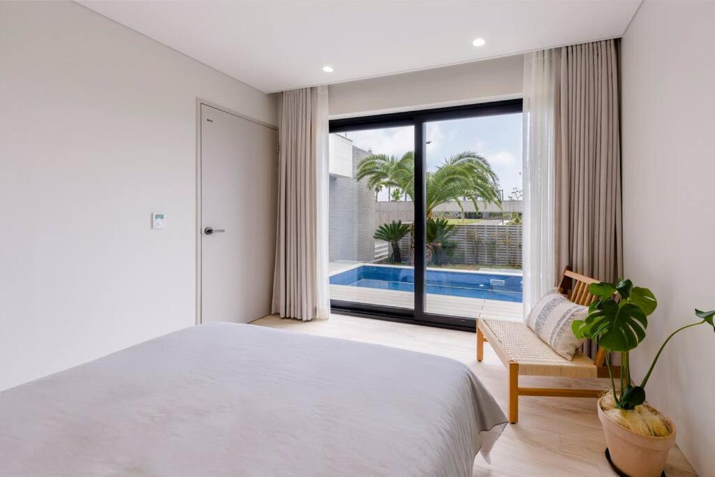 Dabin Monterrey Private Poolvilla Pension