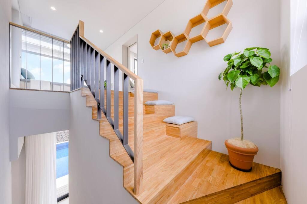Dabin Monterrey Private Poolvilla Pension